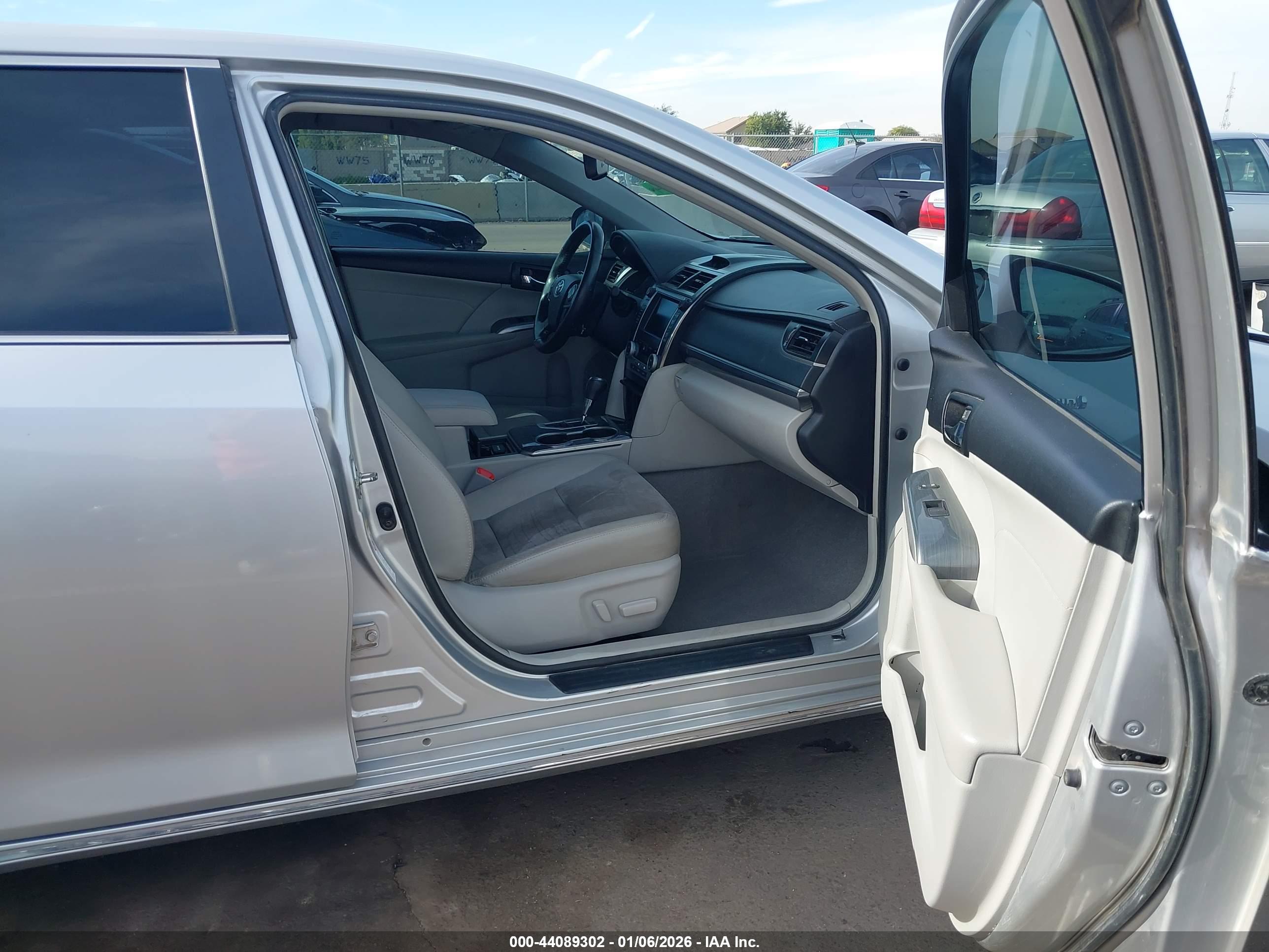 TOYOTA CAMRY image 5