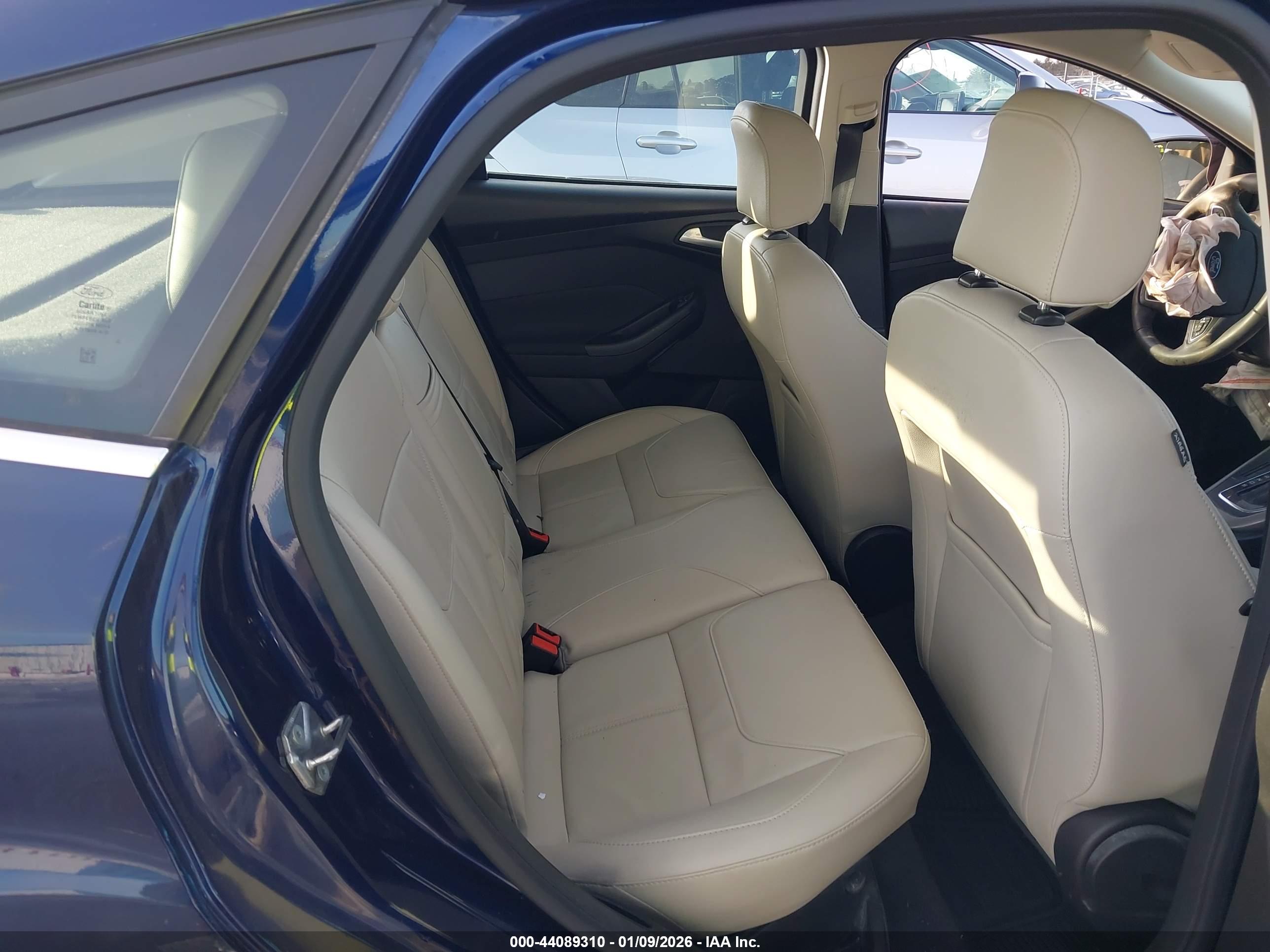 FORD FOCUS image 8