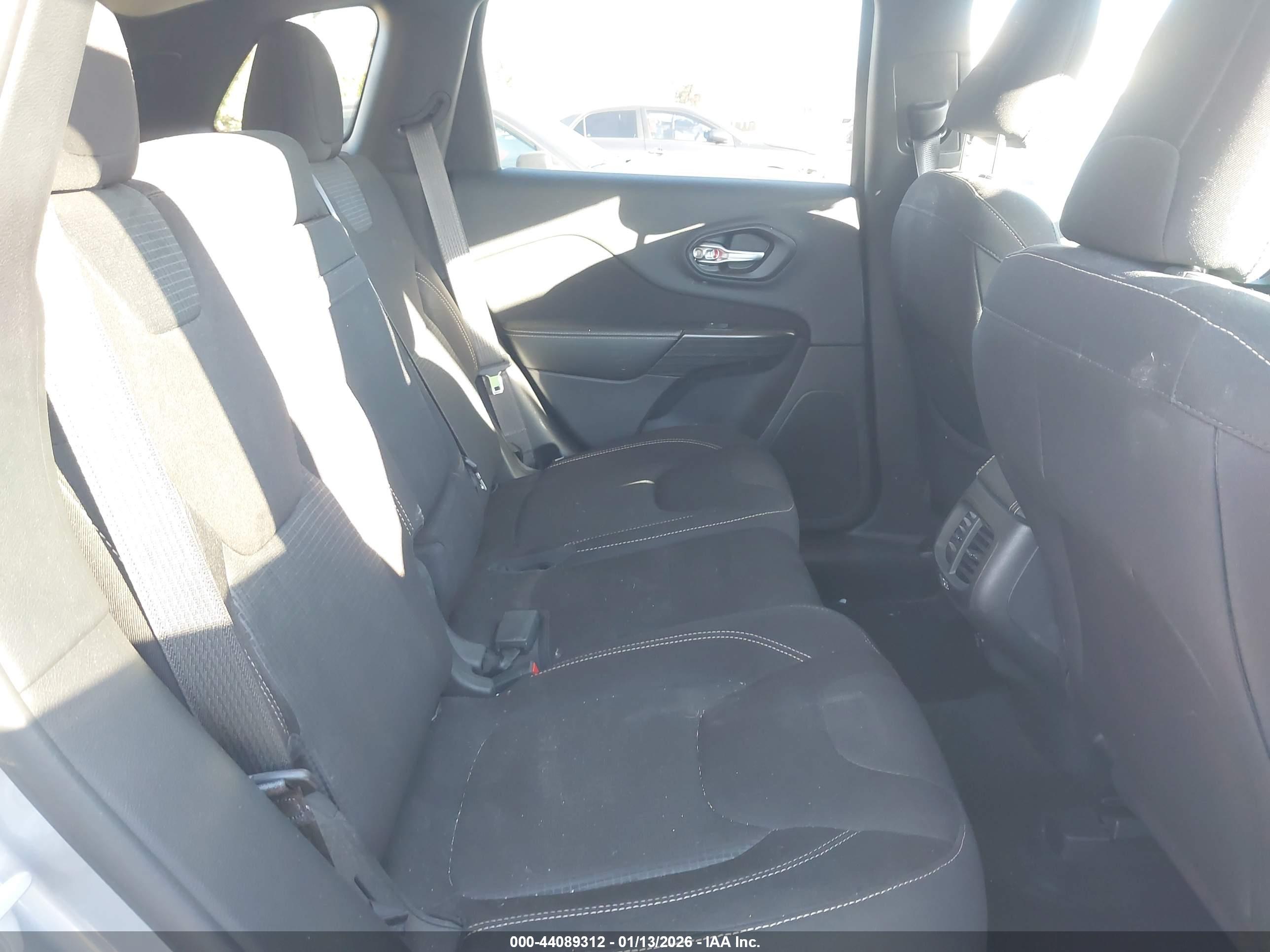 JEEP CHEROKEE image 8
