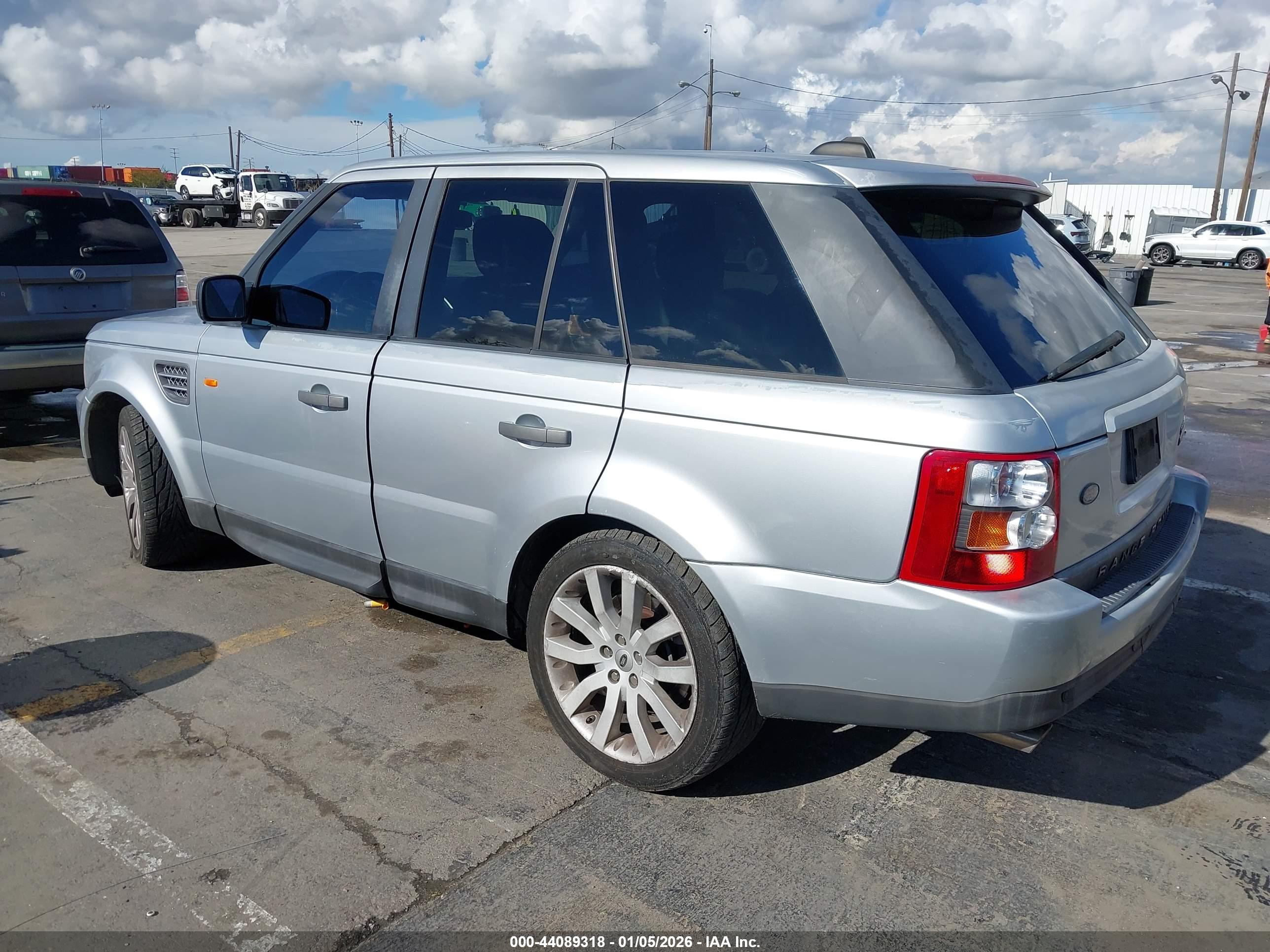 LAND ROVER image 3
