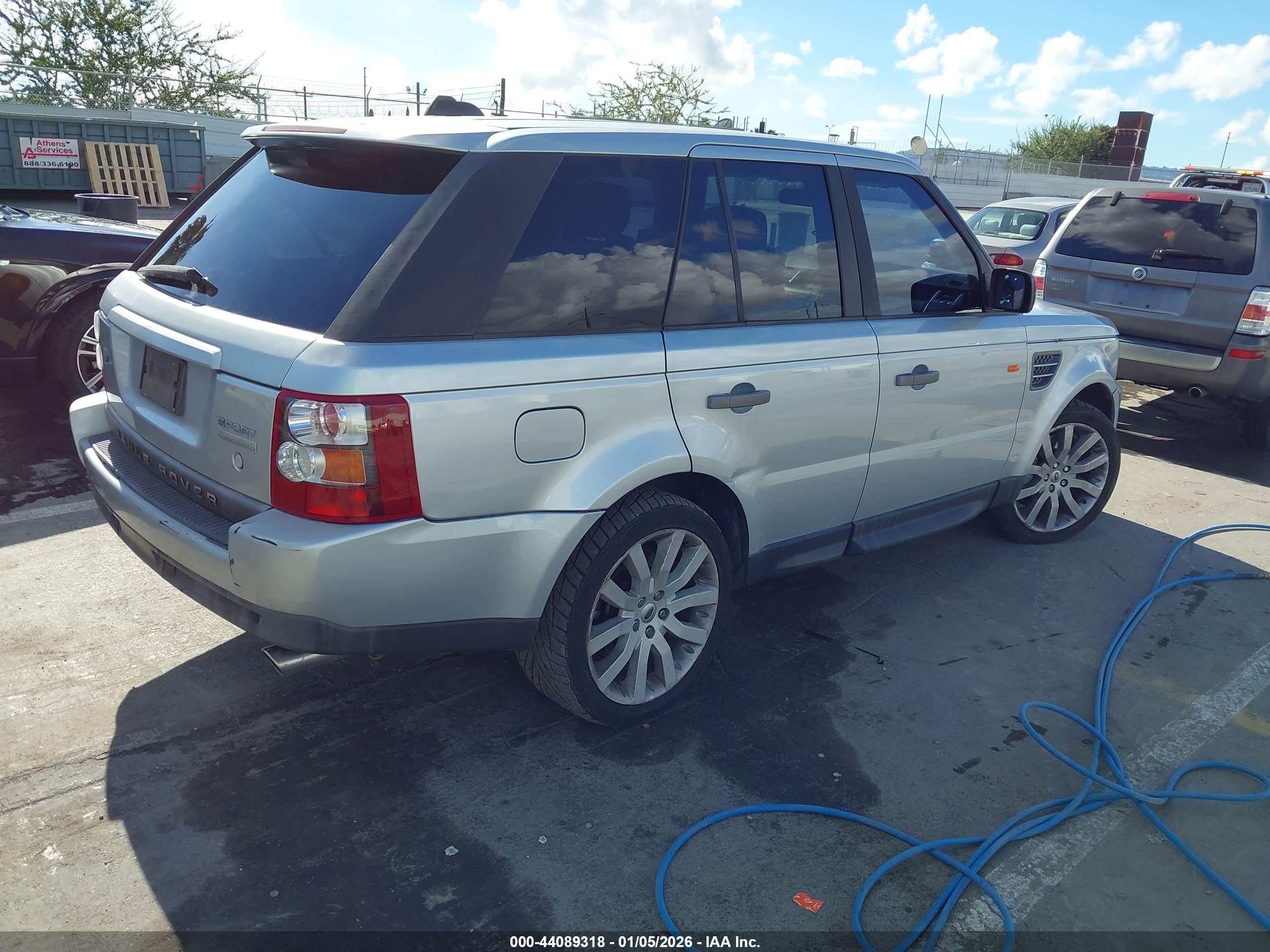 LAND ROVER image 4