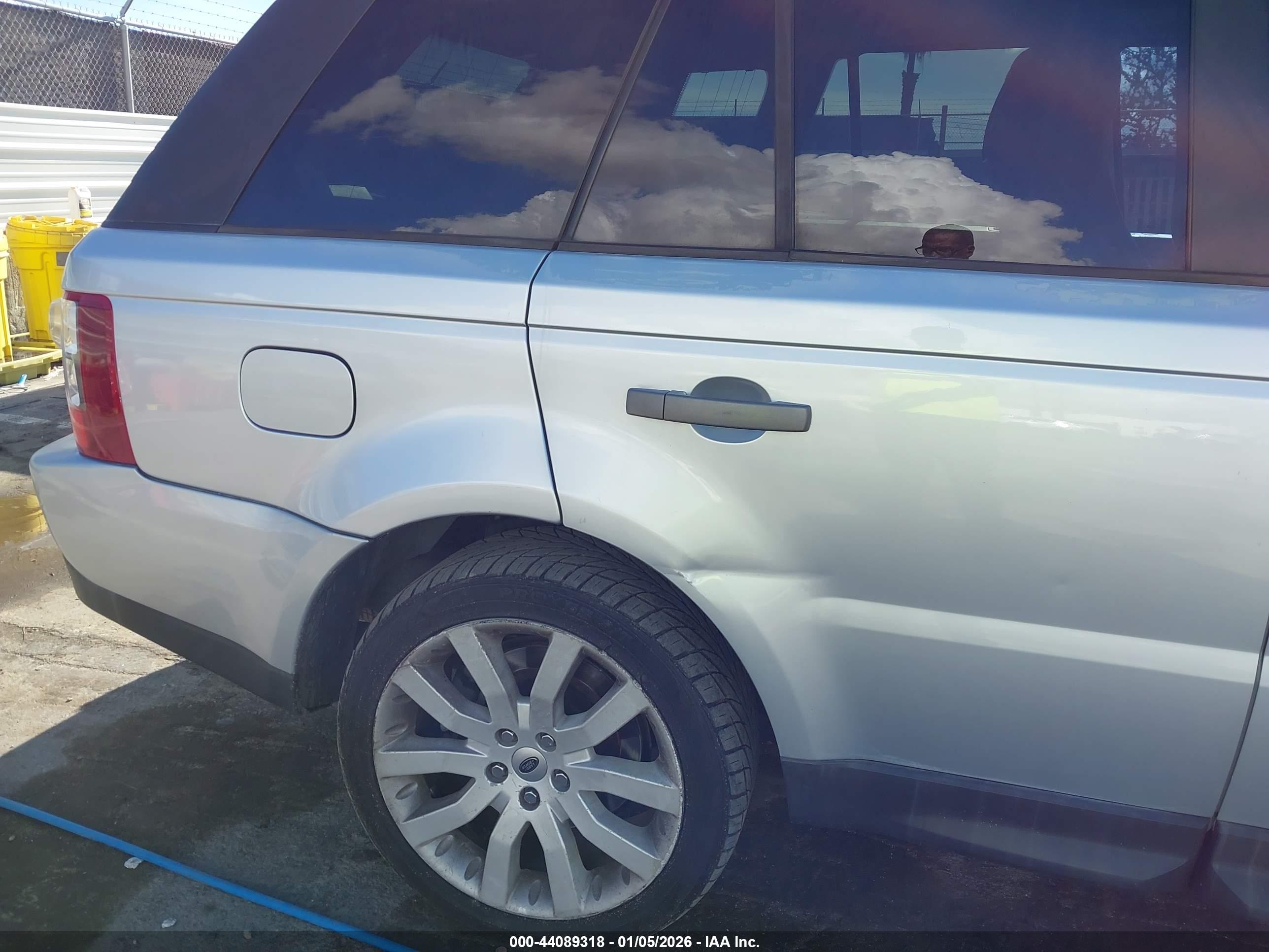 LAND ROVER image 6