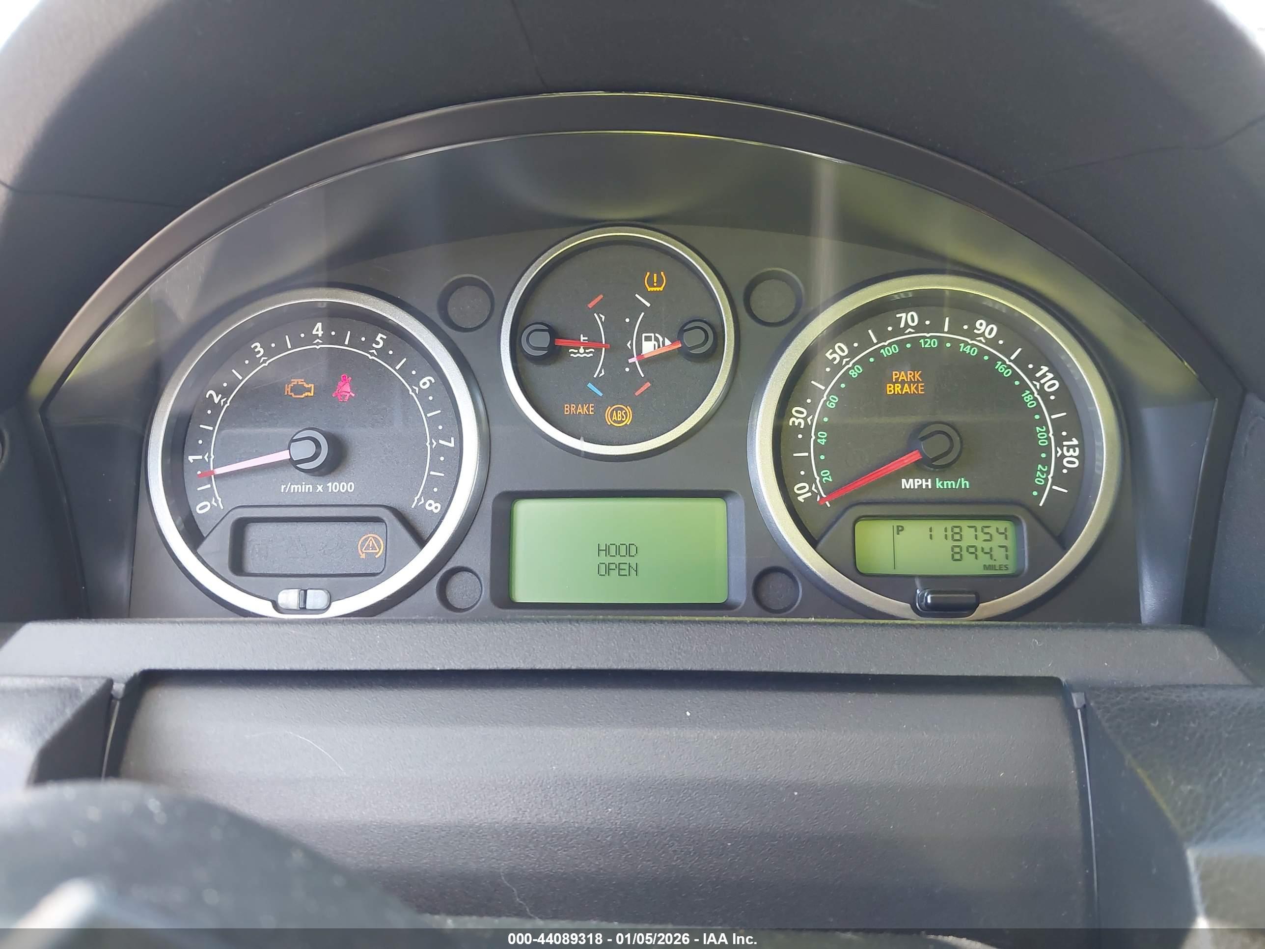 LAND ROVER image 7