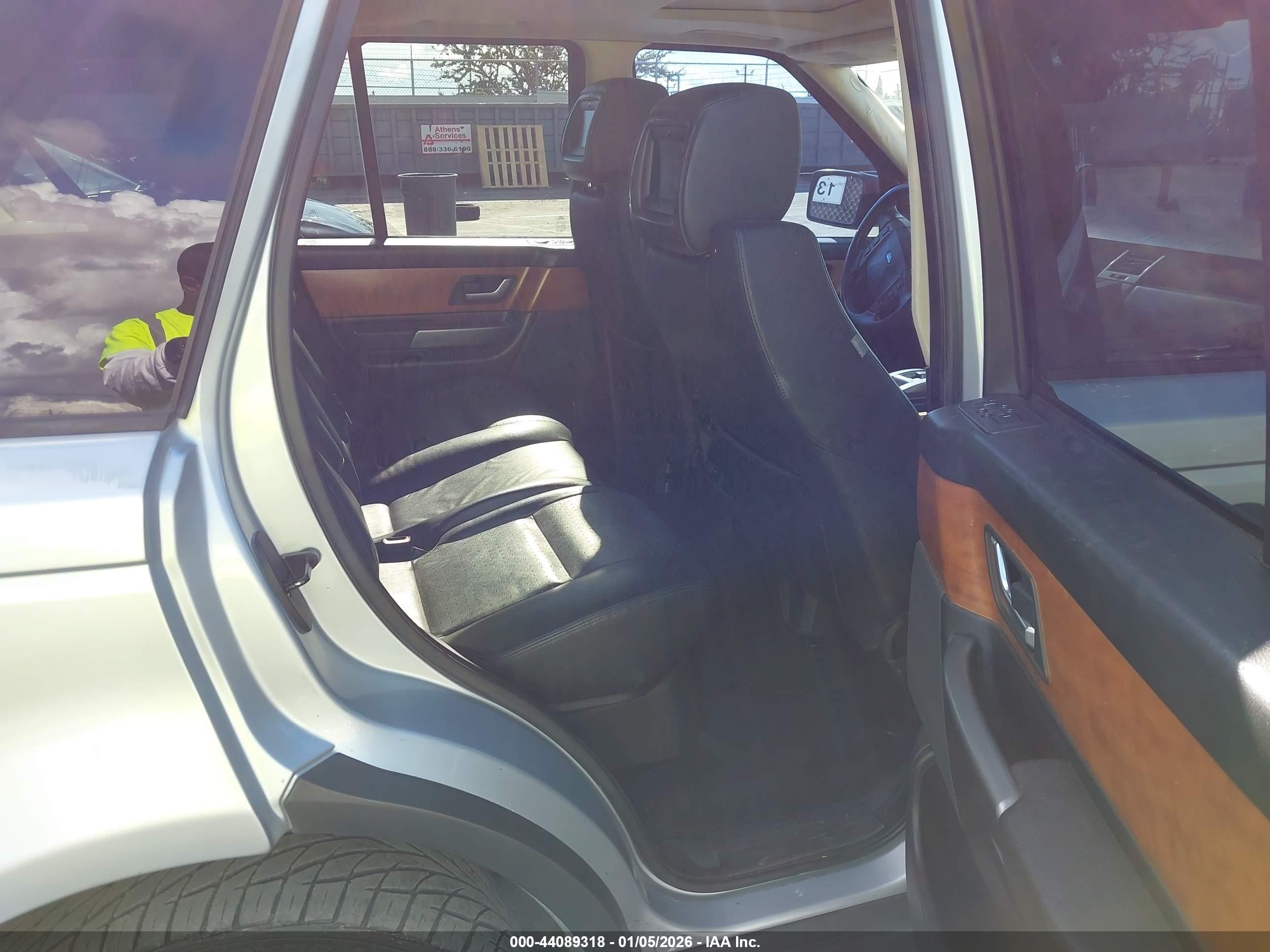LAND ROVER image 8