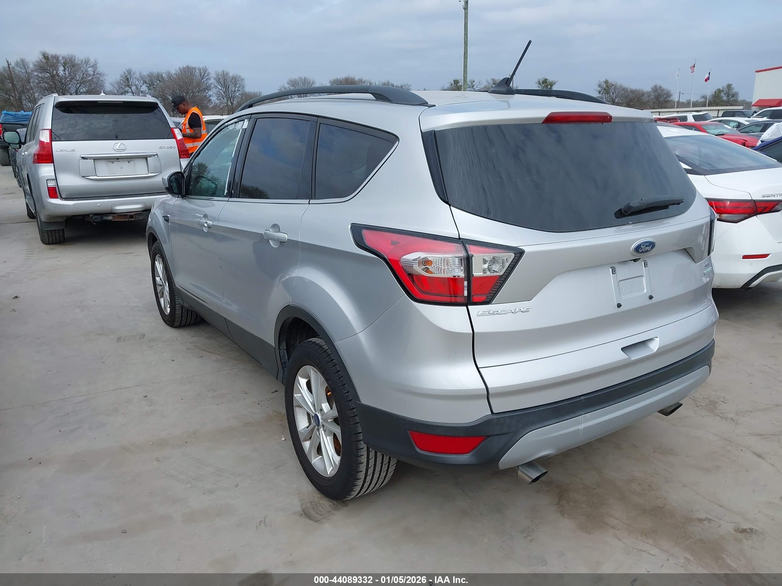 FORD ESCAPE image 3