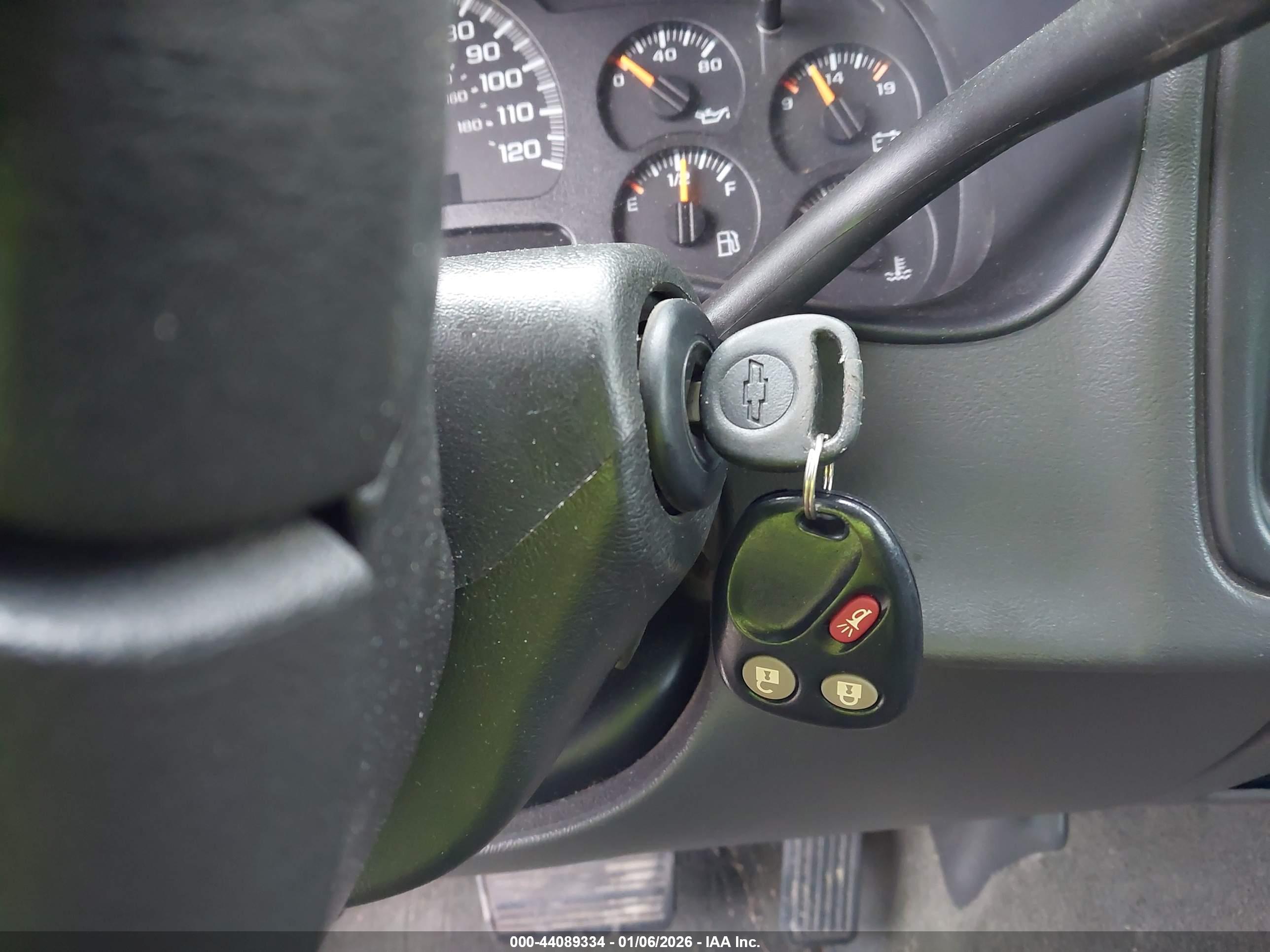 CHEVROLET SILVERADO image 11