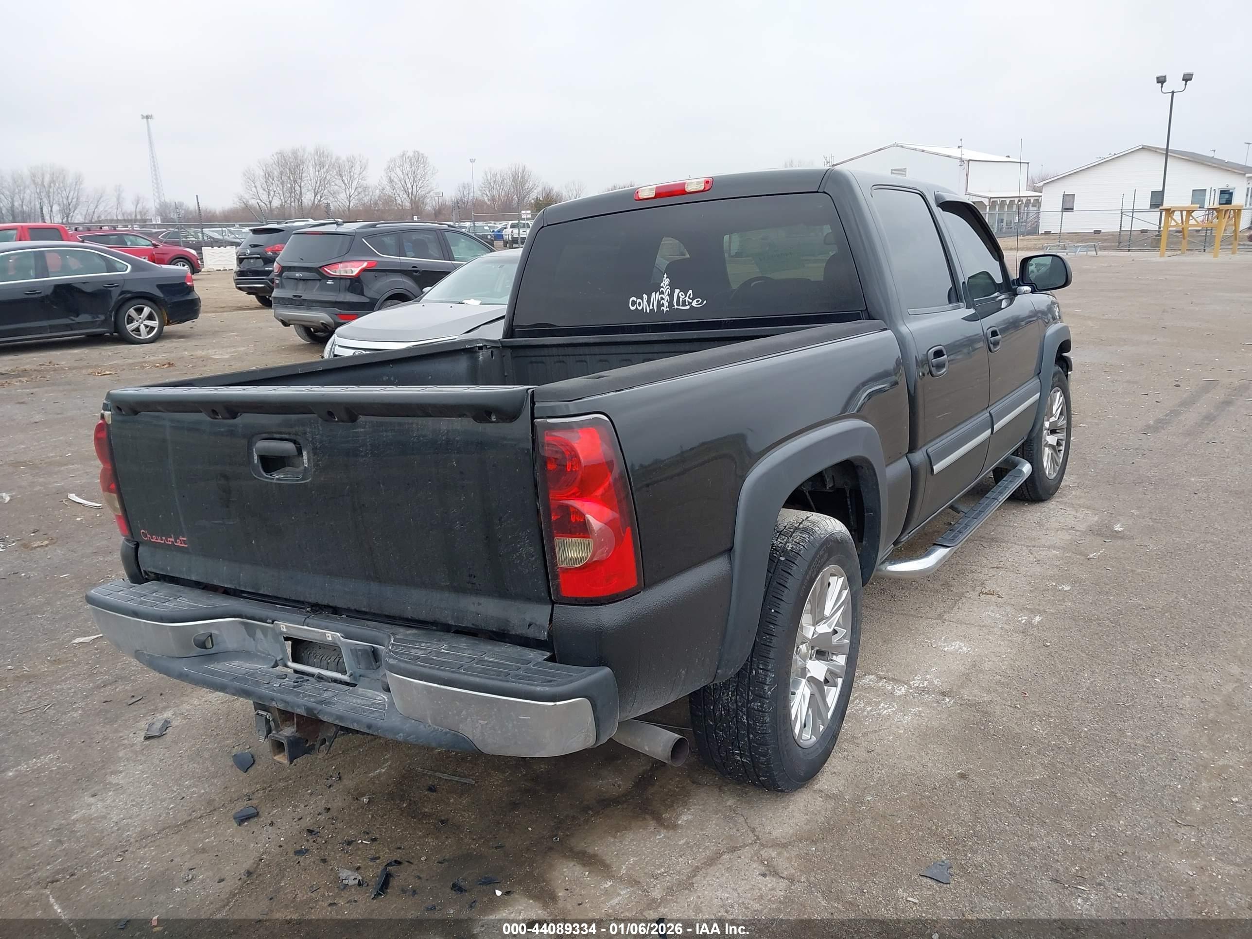 CHEVROLET SILVERADO image 4