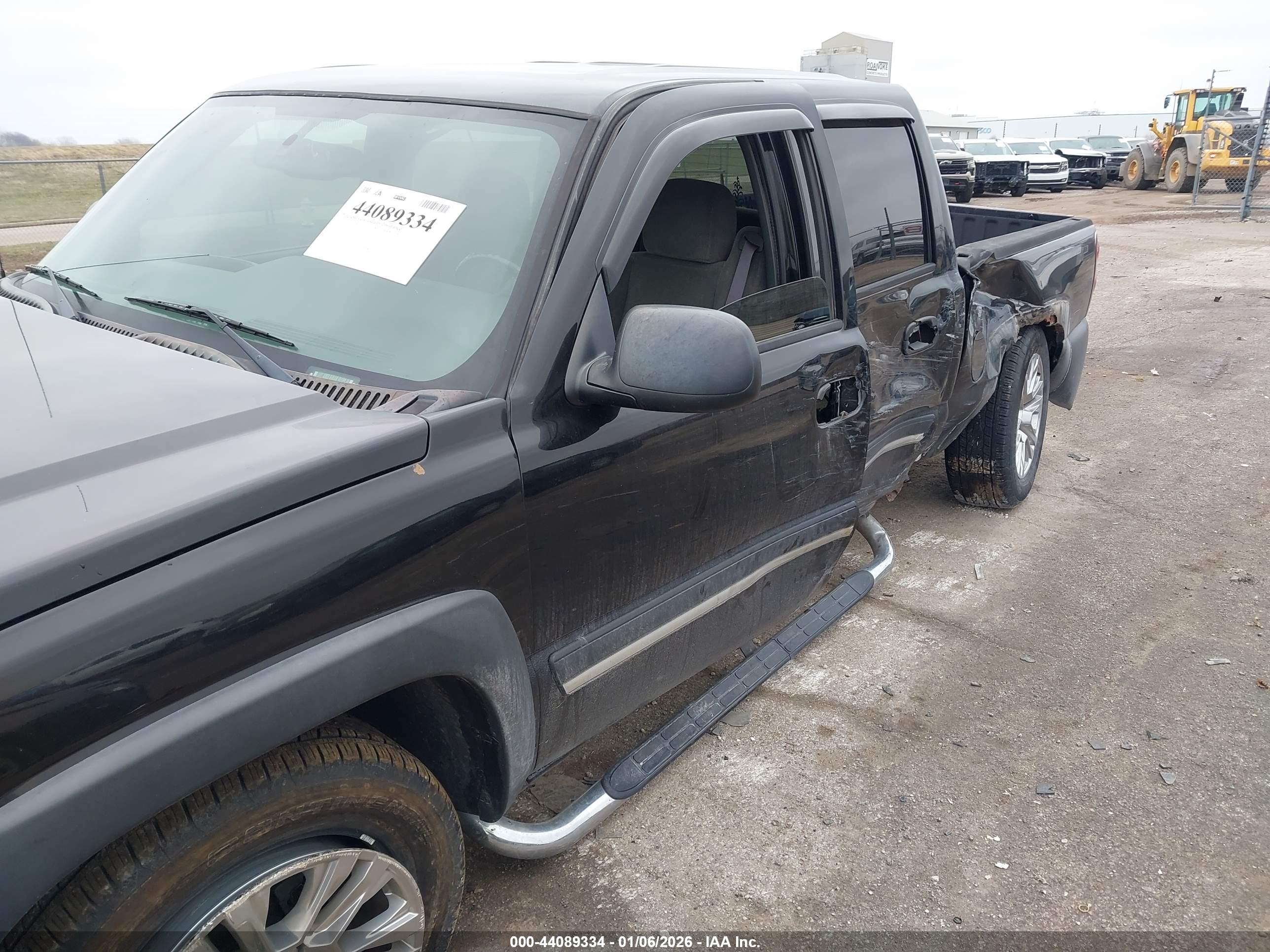 CHEVROLET SILVERADO image 6