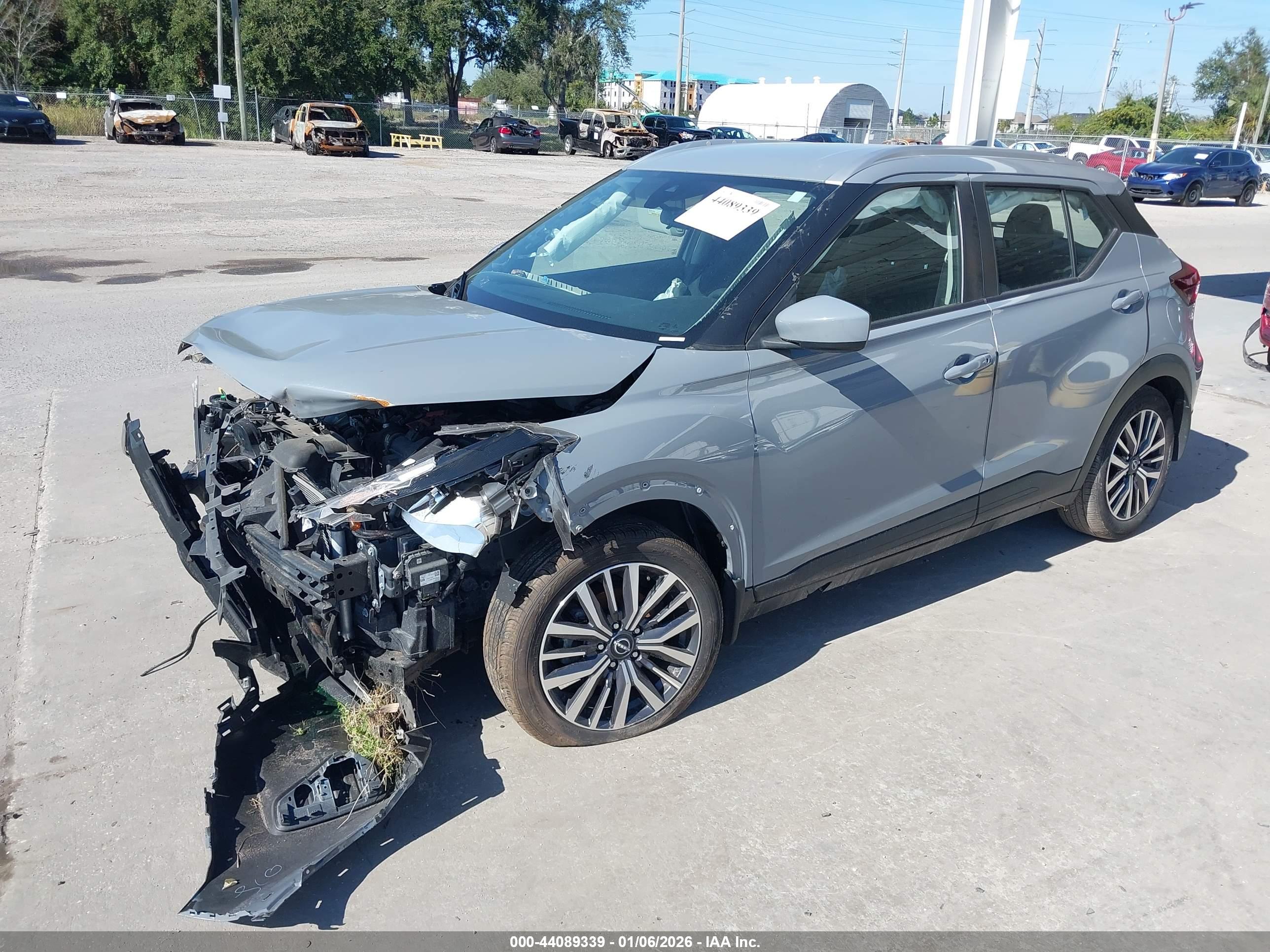 NISSAN KICKS image 2