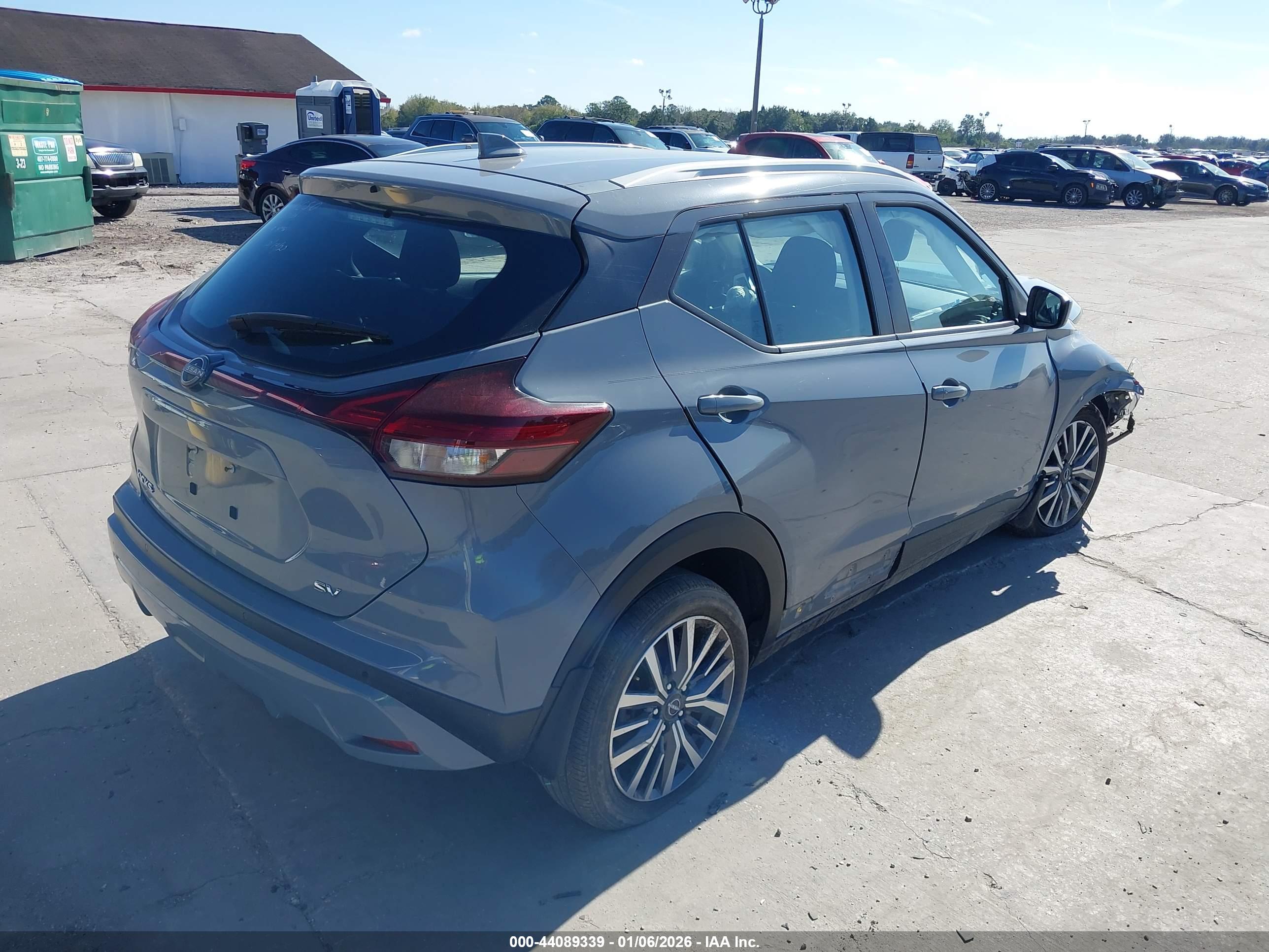 NISSAN KICKS image 4