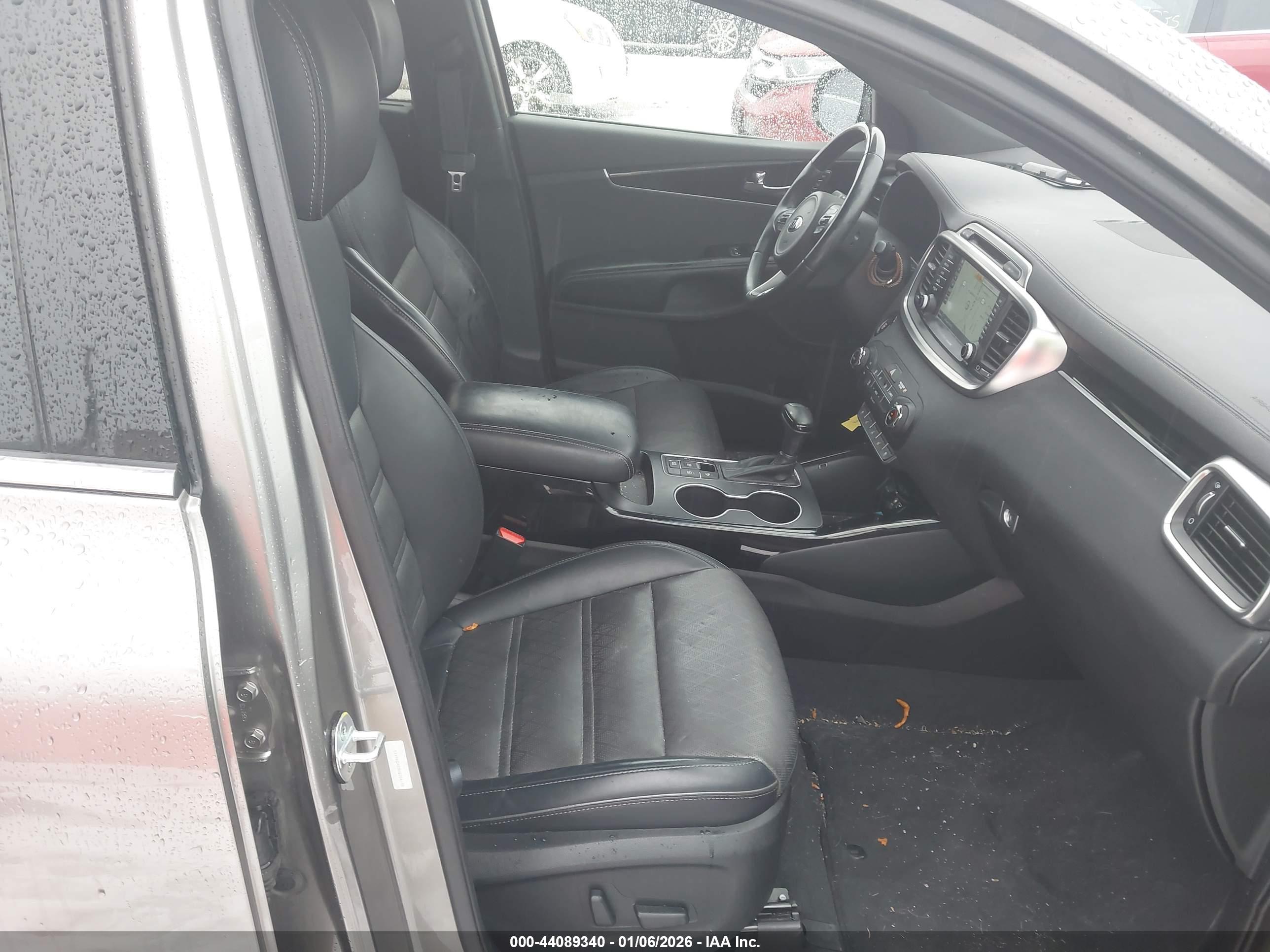 KIA SORENTO image 5