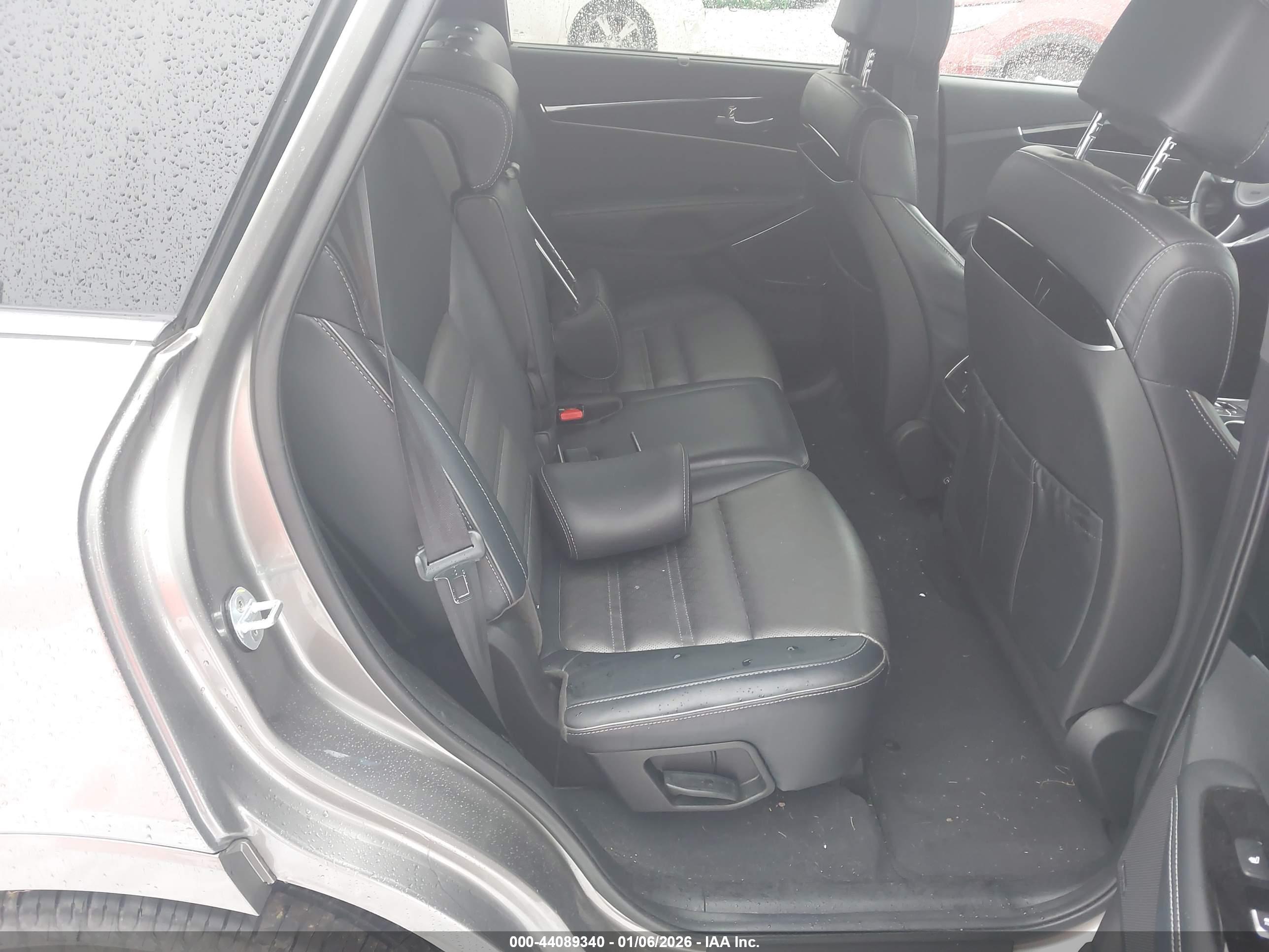KIA SORENTO image 8