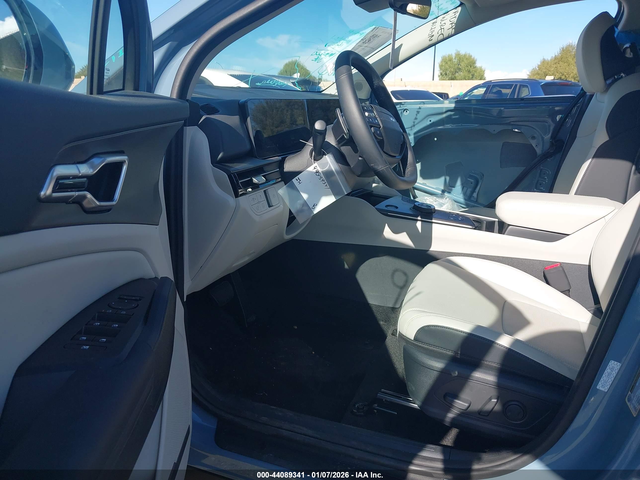 KIA SPORTAGE image 5