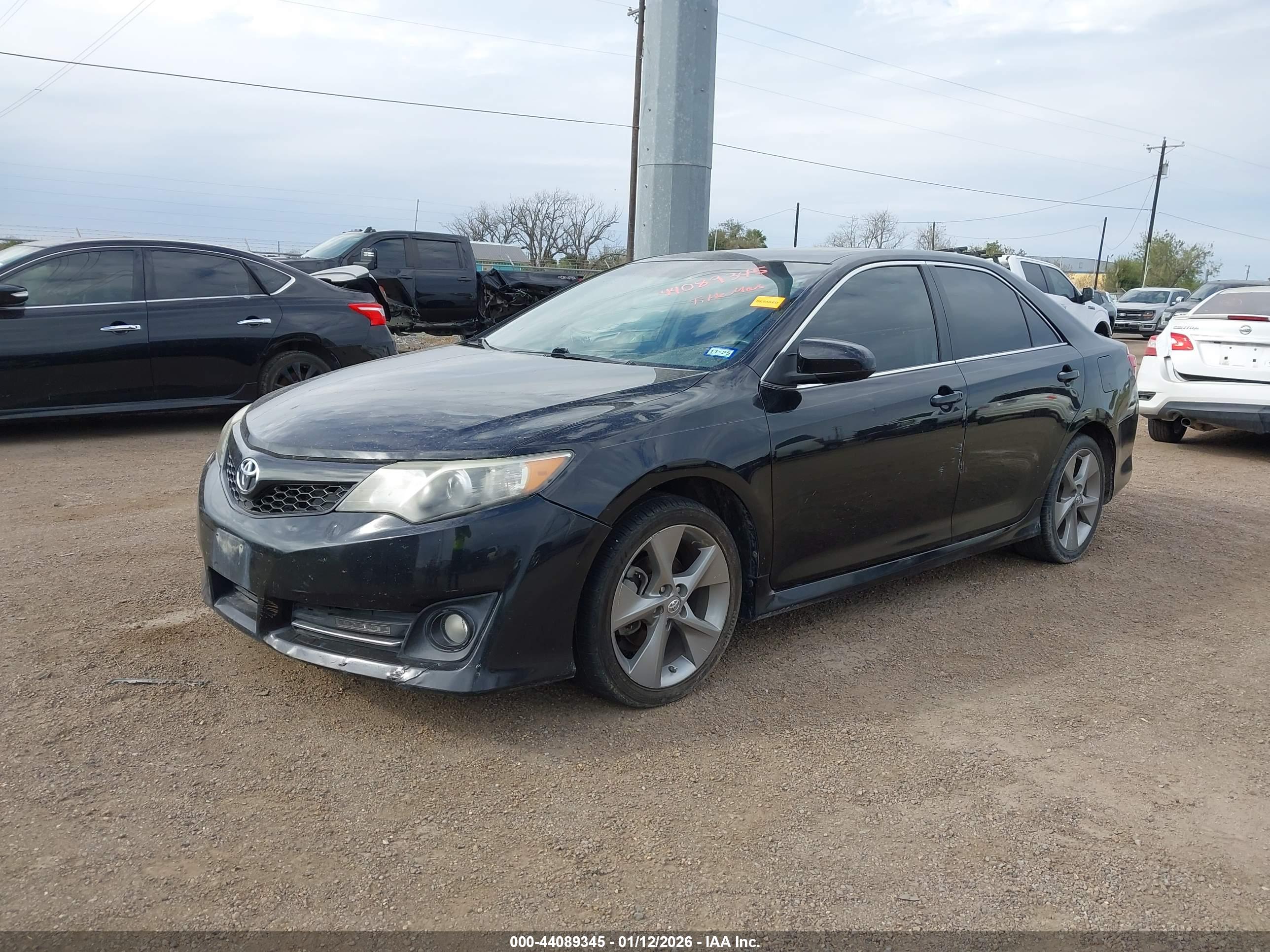 TOYOTA CAMRY image 2