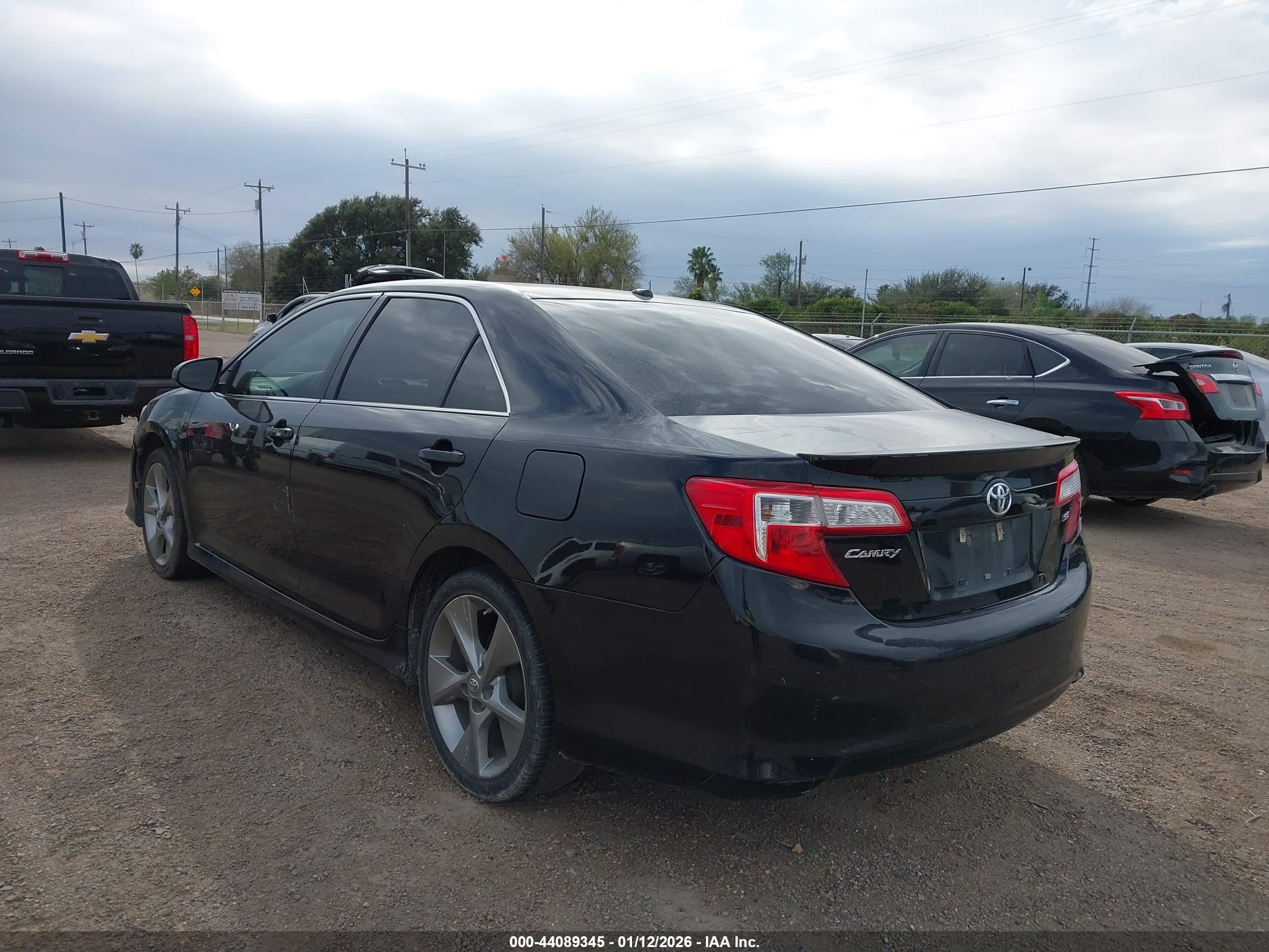 TOYOTA CAMRY image 3
