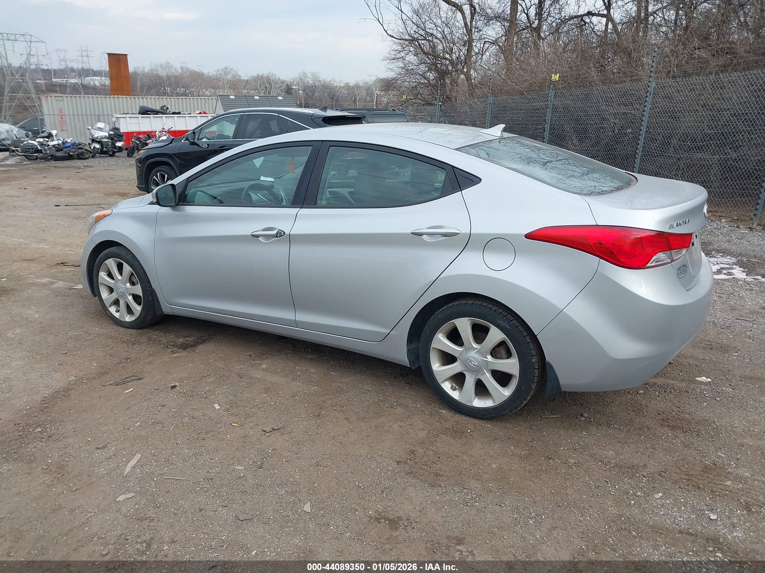 HYUNDAI ELANTRA image 3