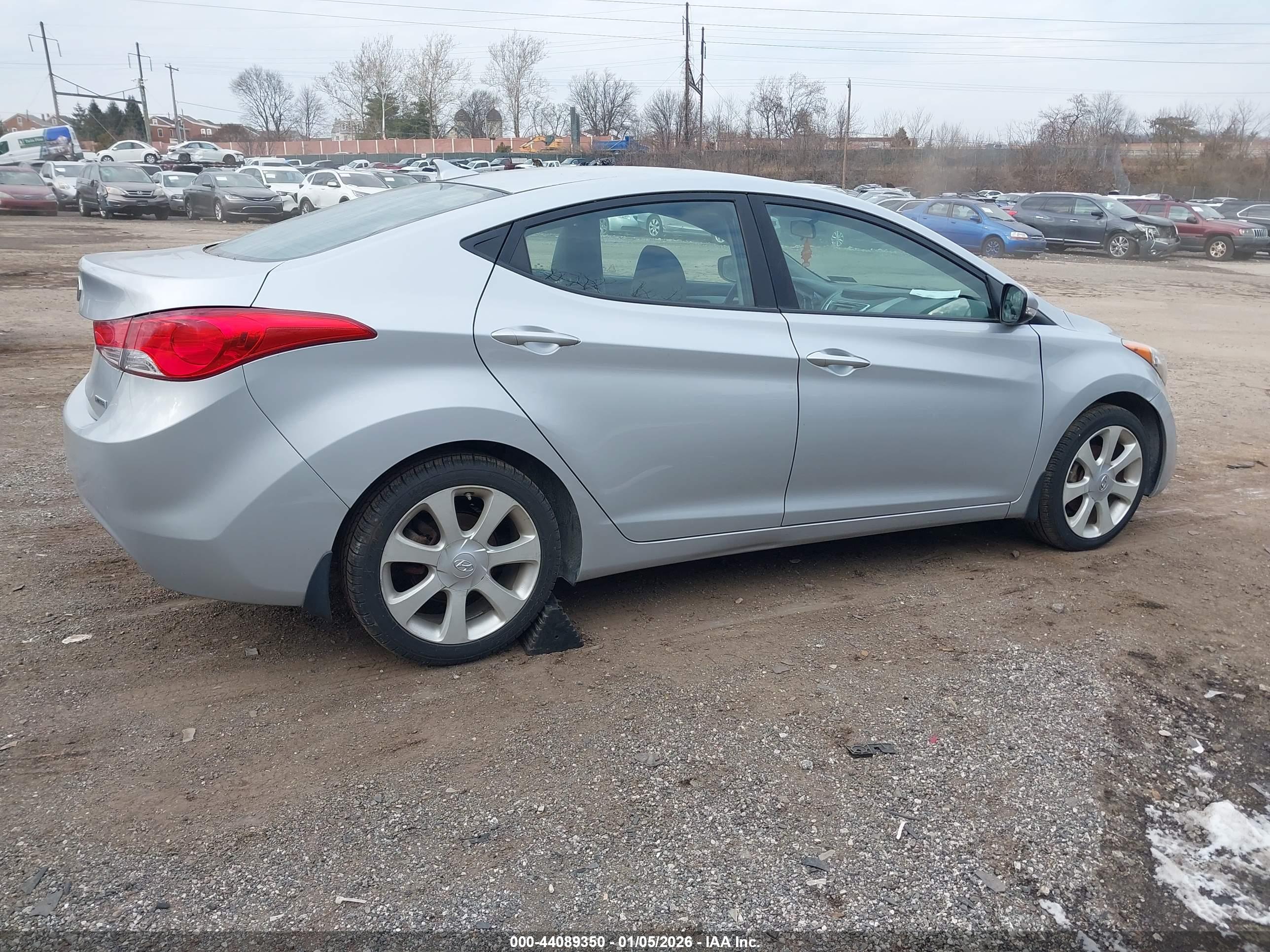 HYUNDAI ELANTRA image 4