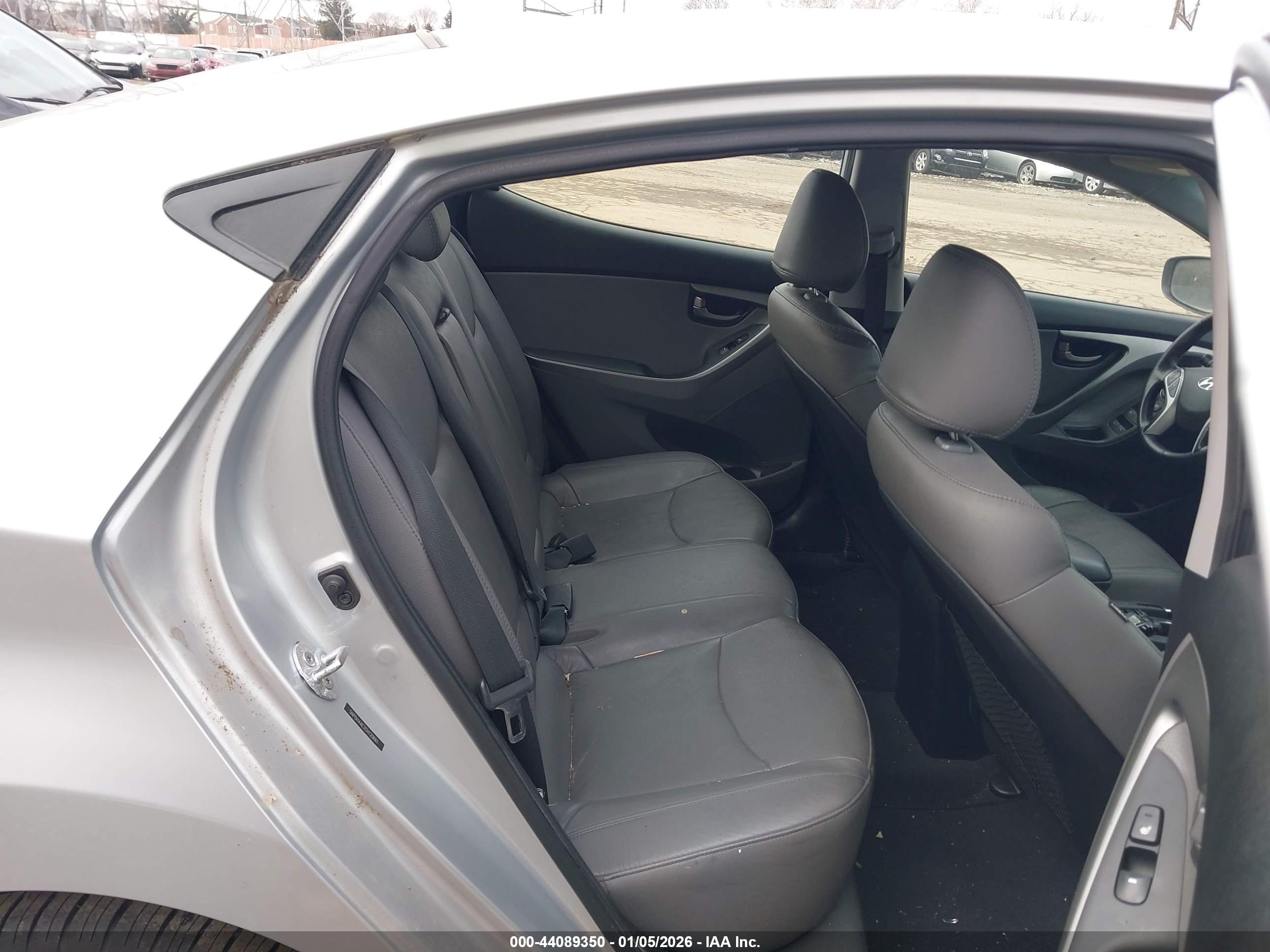 HYUNDAI ELANTRA image 8