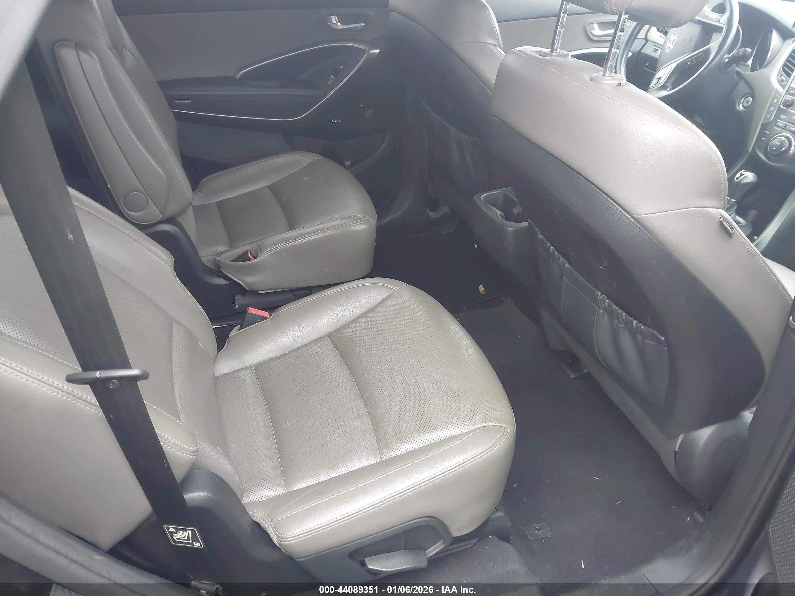 HYUNDAI SANTA image 8