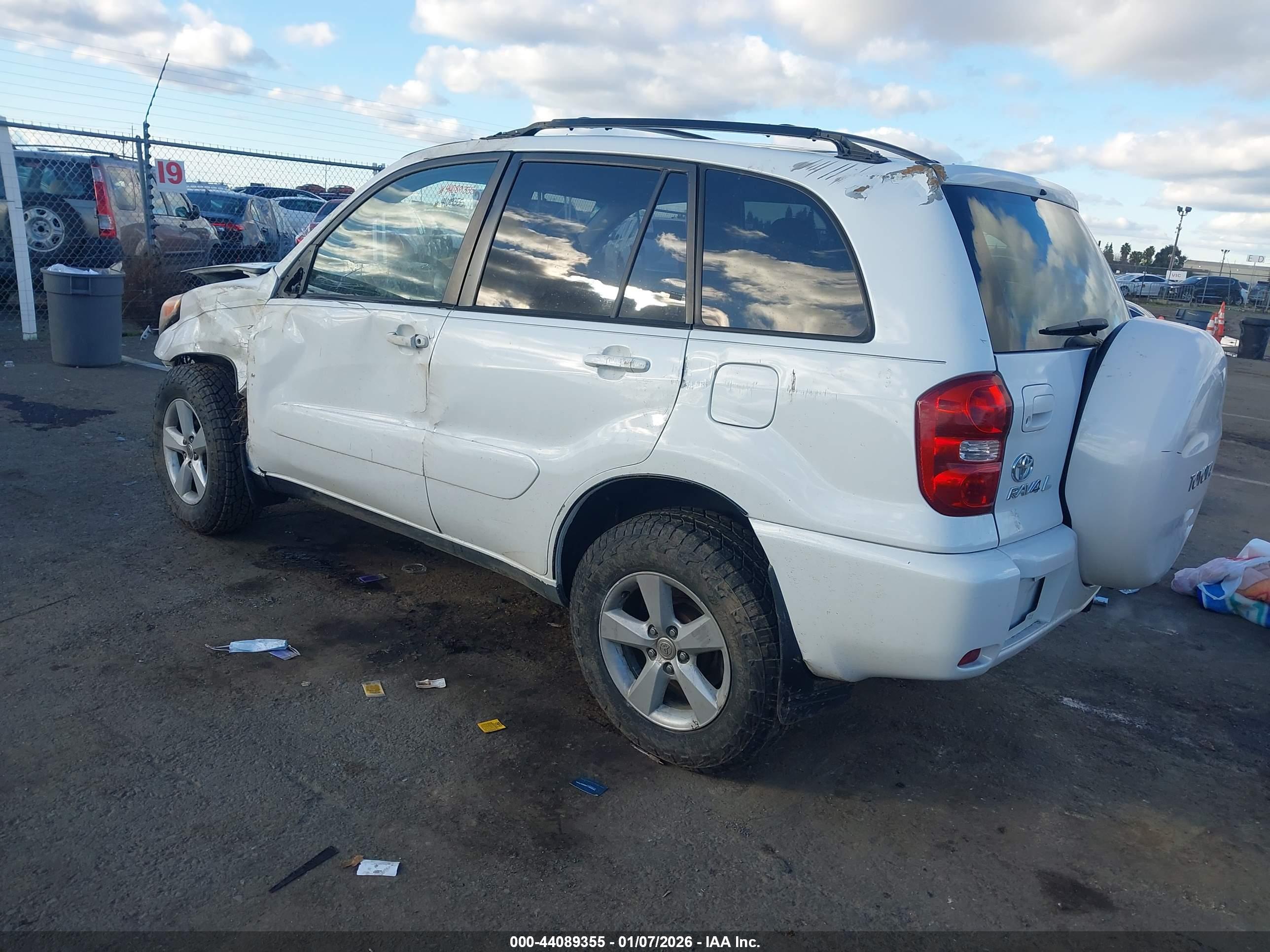 TOYOTA RAV4 image 3