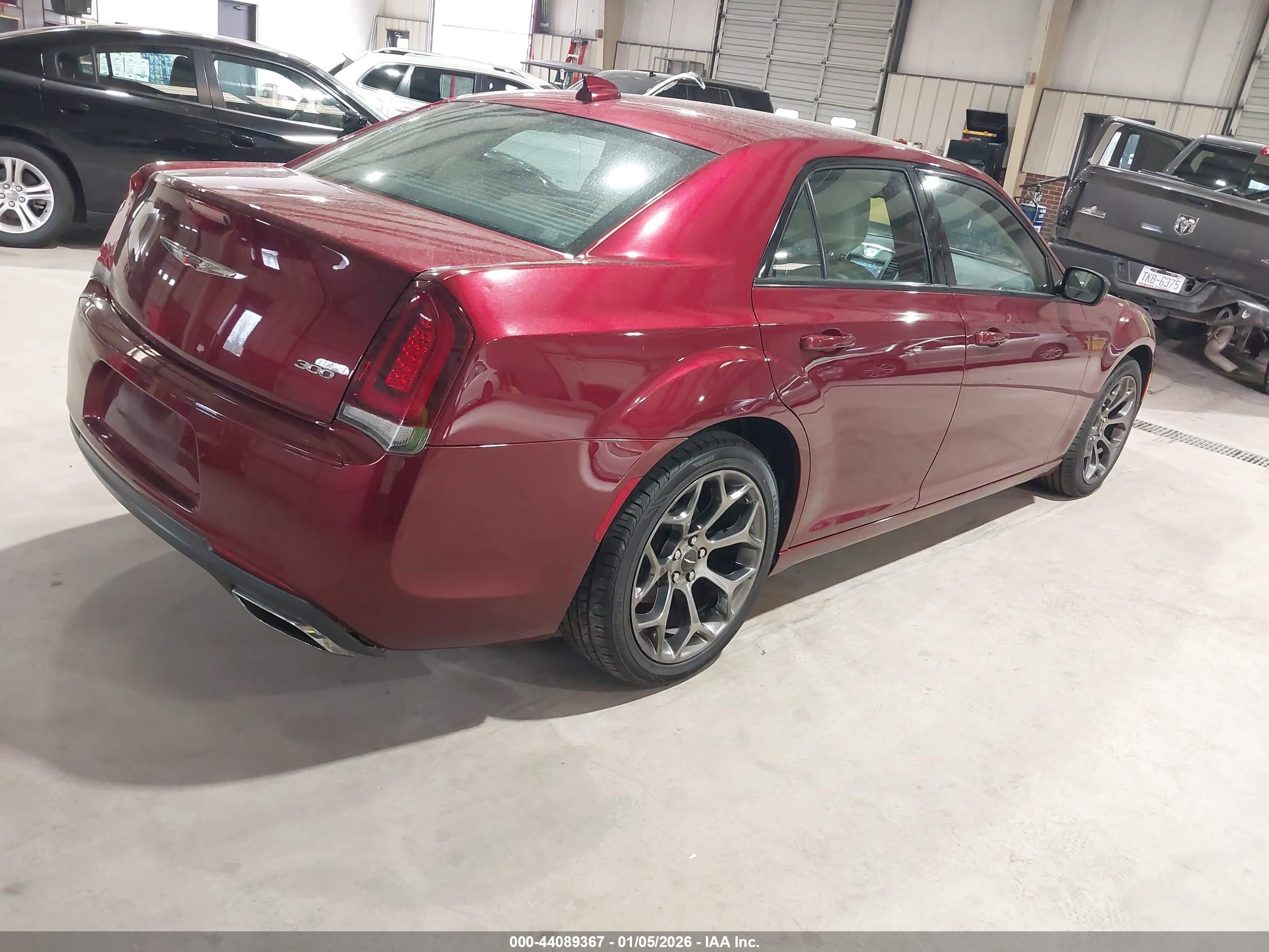CHRYSLER 300 image 4