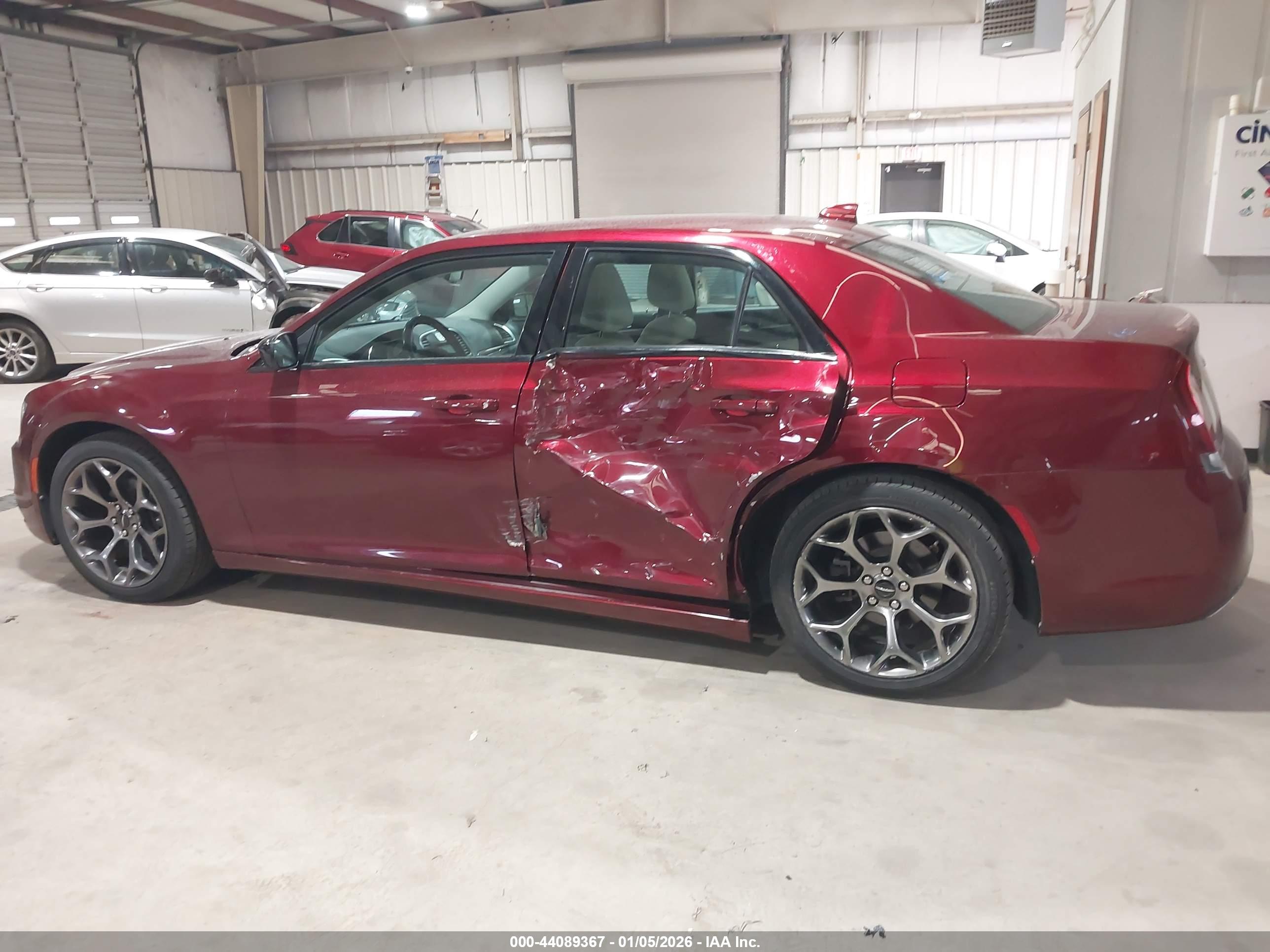 CHRYSLER 300 image 6