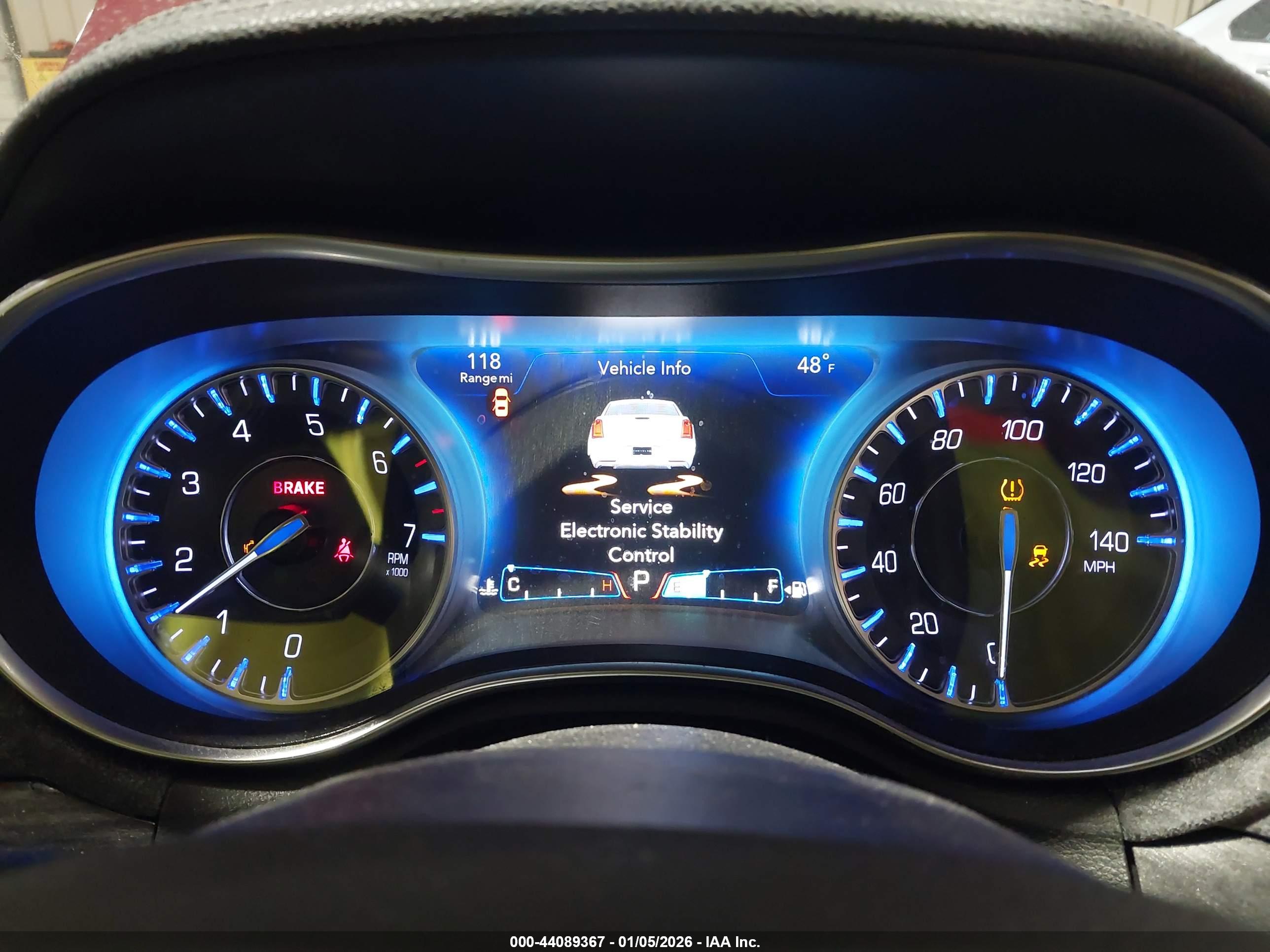 CHRYSLER 300 image 7