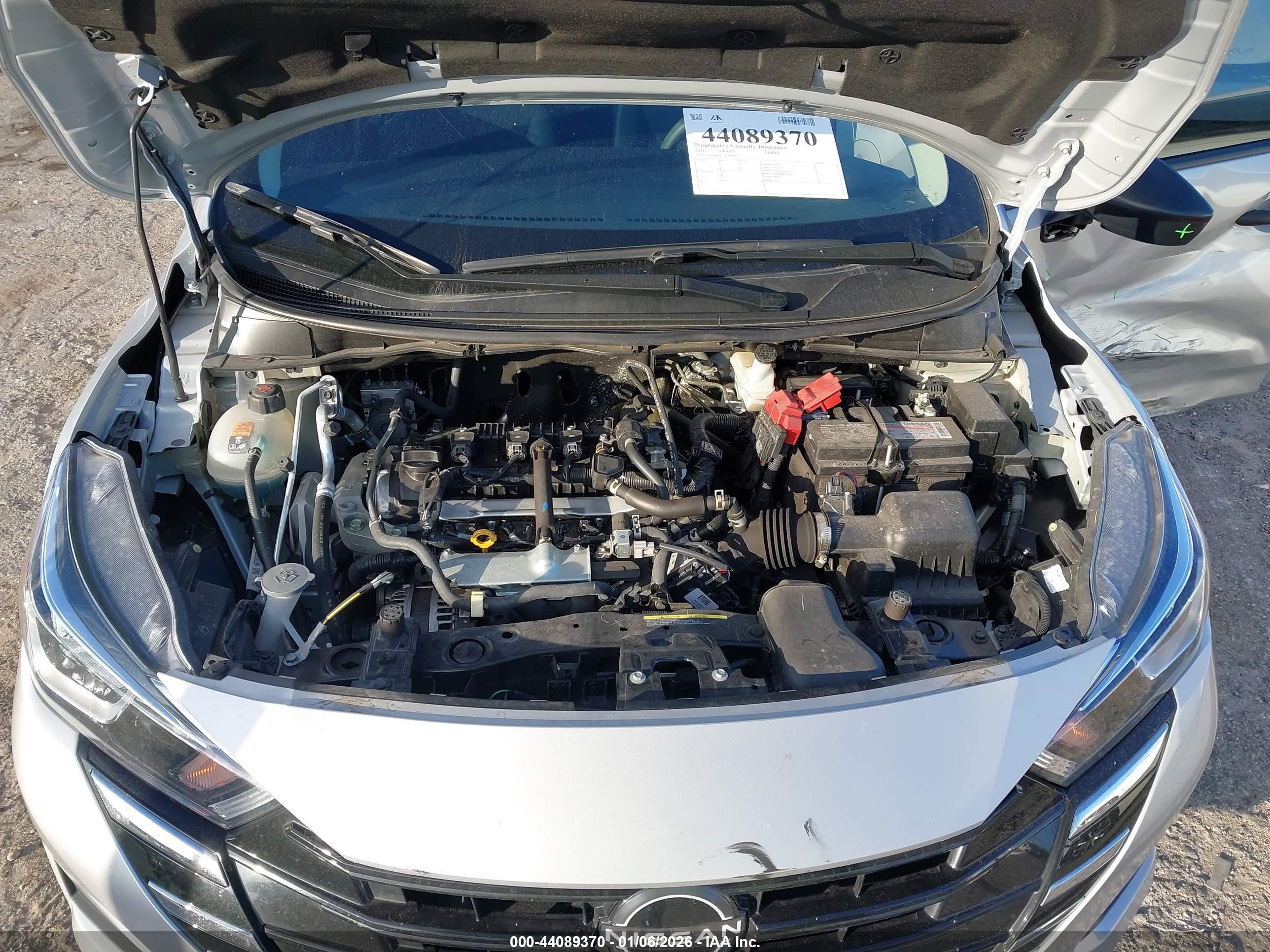 NISSAN VERSA image 10