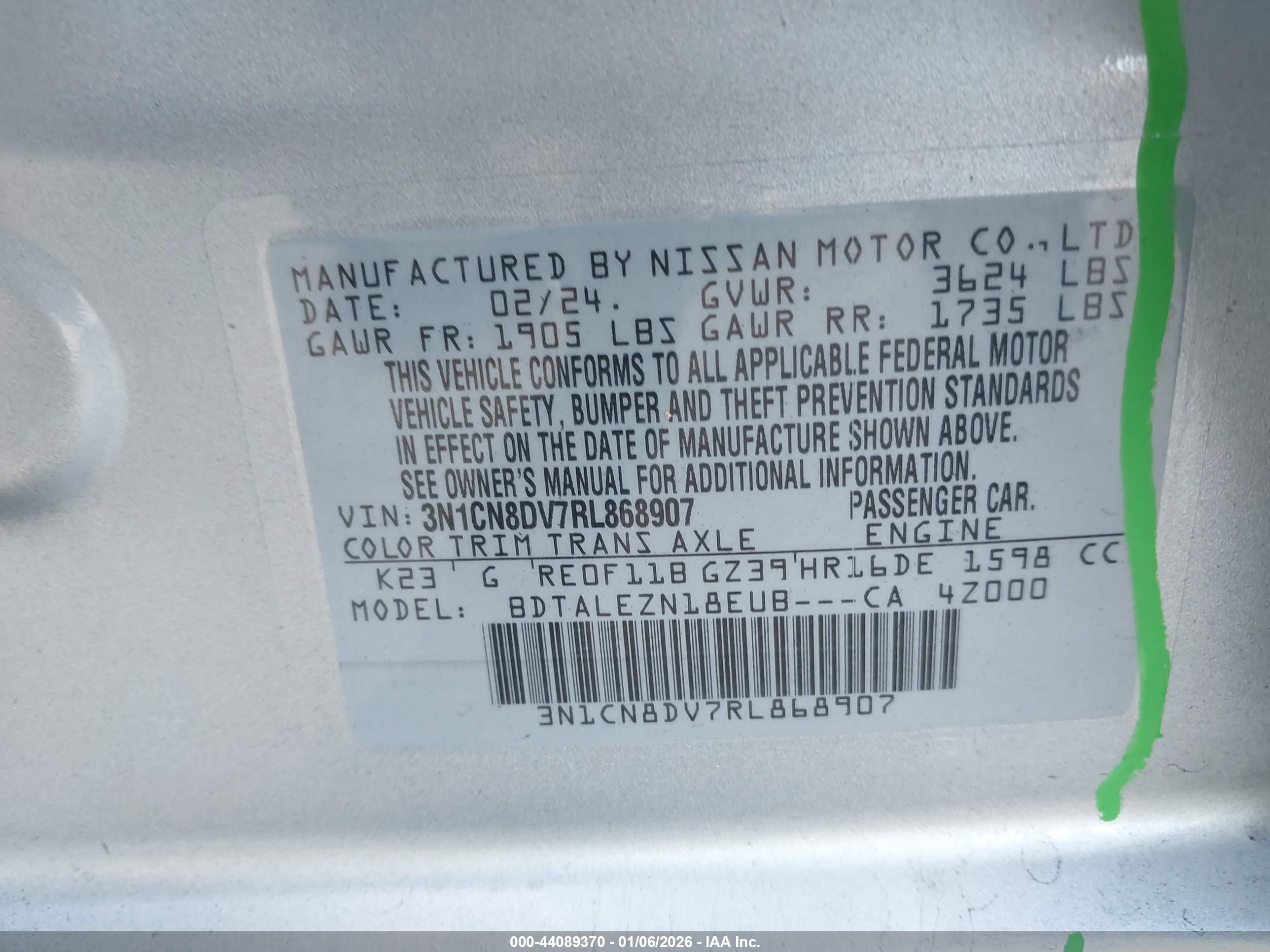 NISSAN VERSA image 9