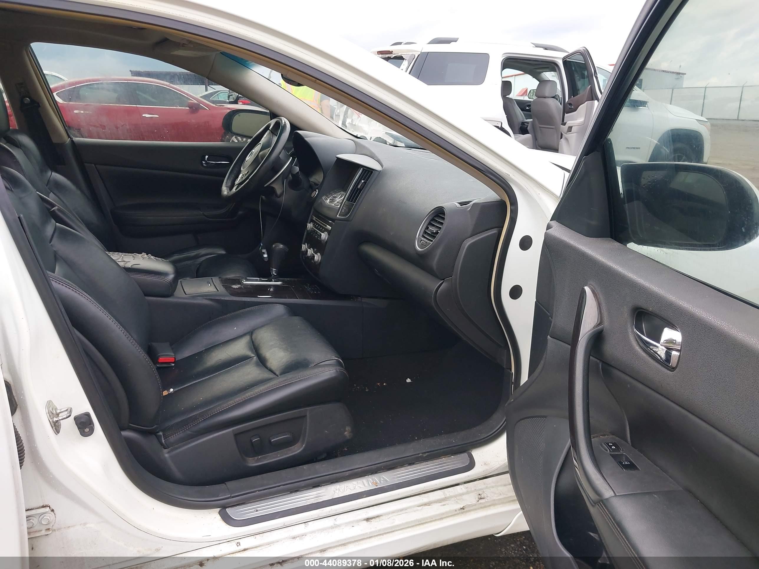 NISSAN MAXIMA image 5