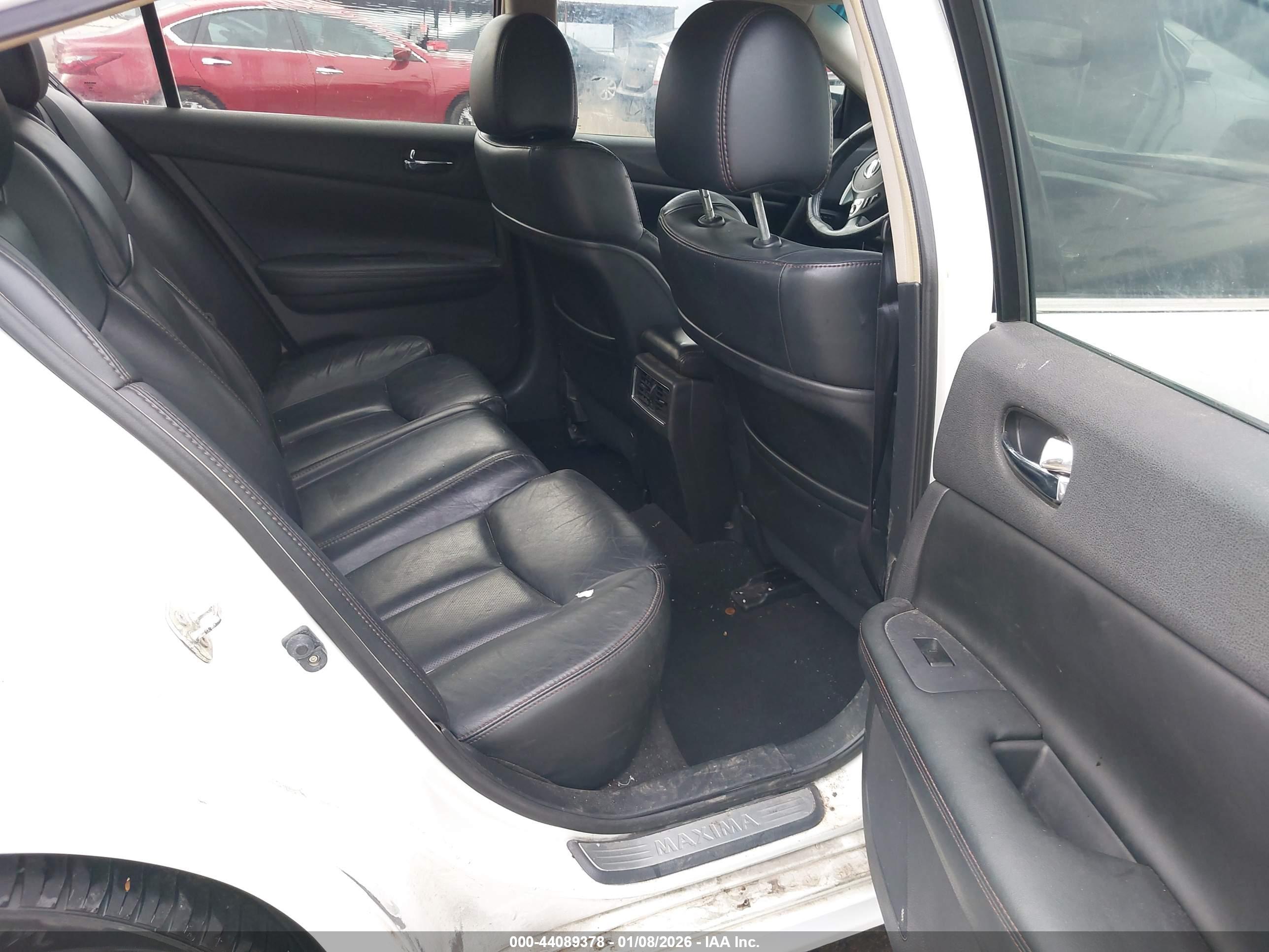 NISSAN MAXIMA image 8