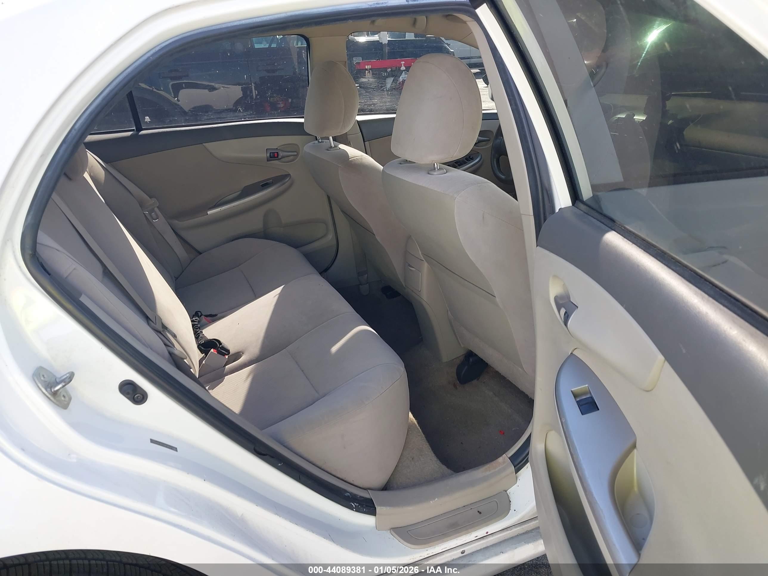 TOYOTA COROLLA image 8