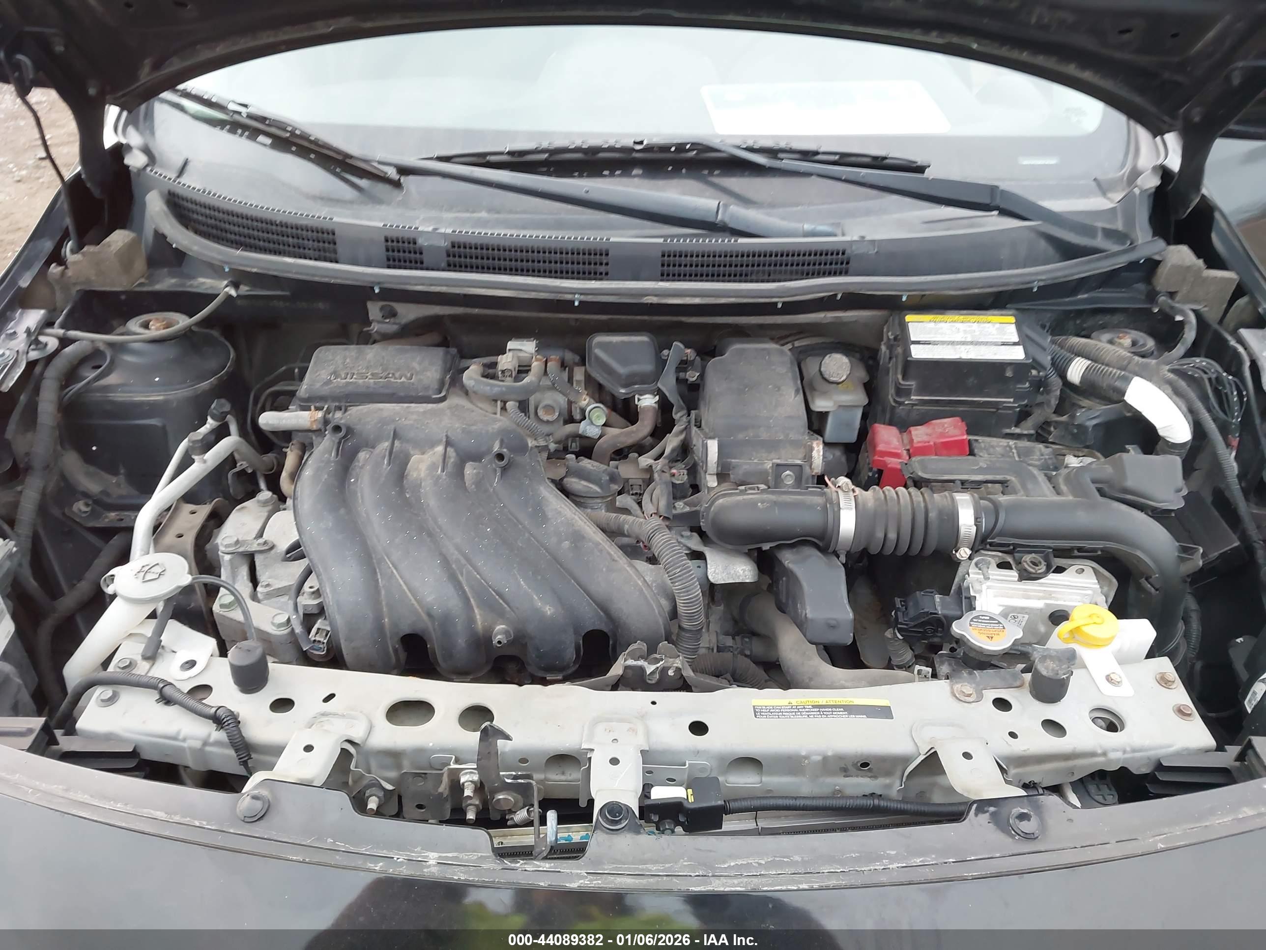 NISSAN VERSA image 10