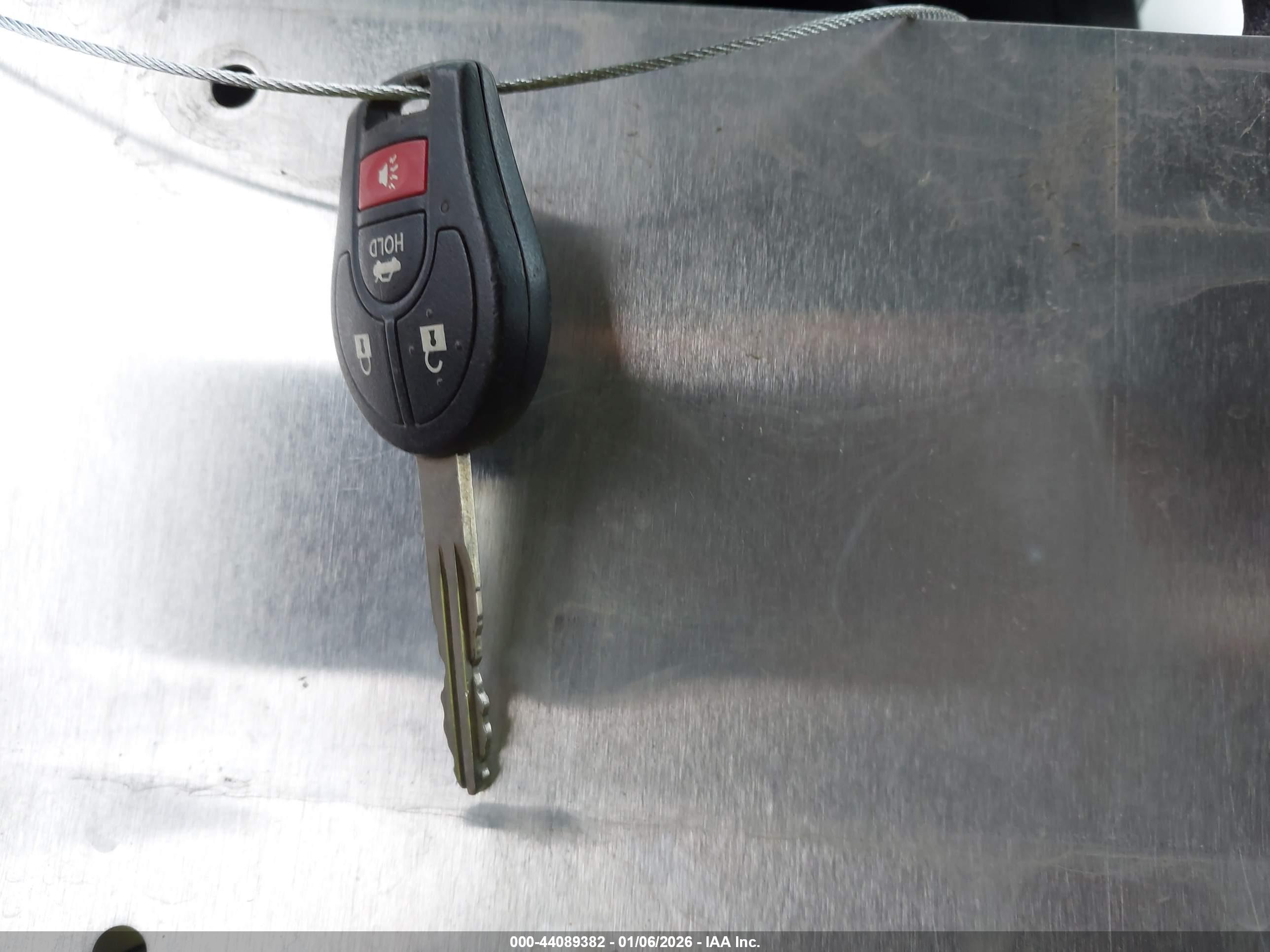 NISSAN VERSA image 11