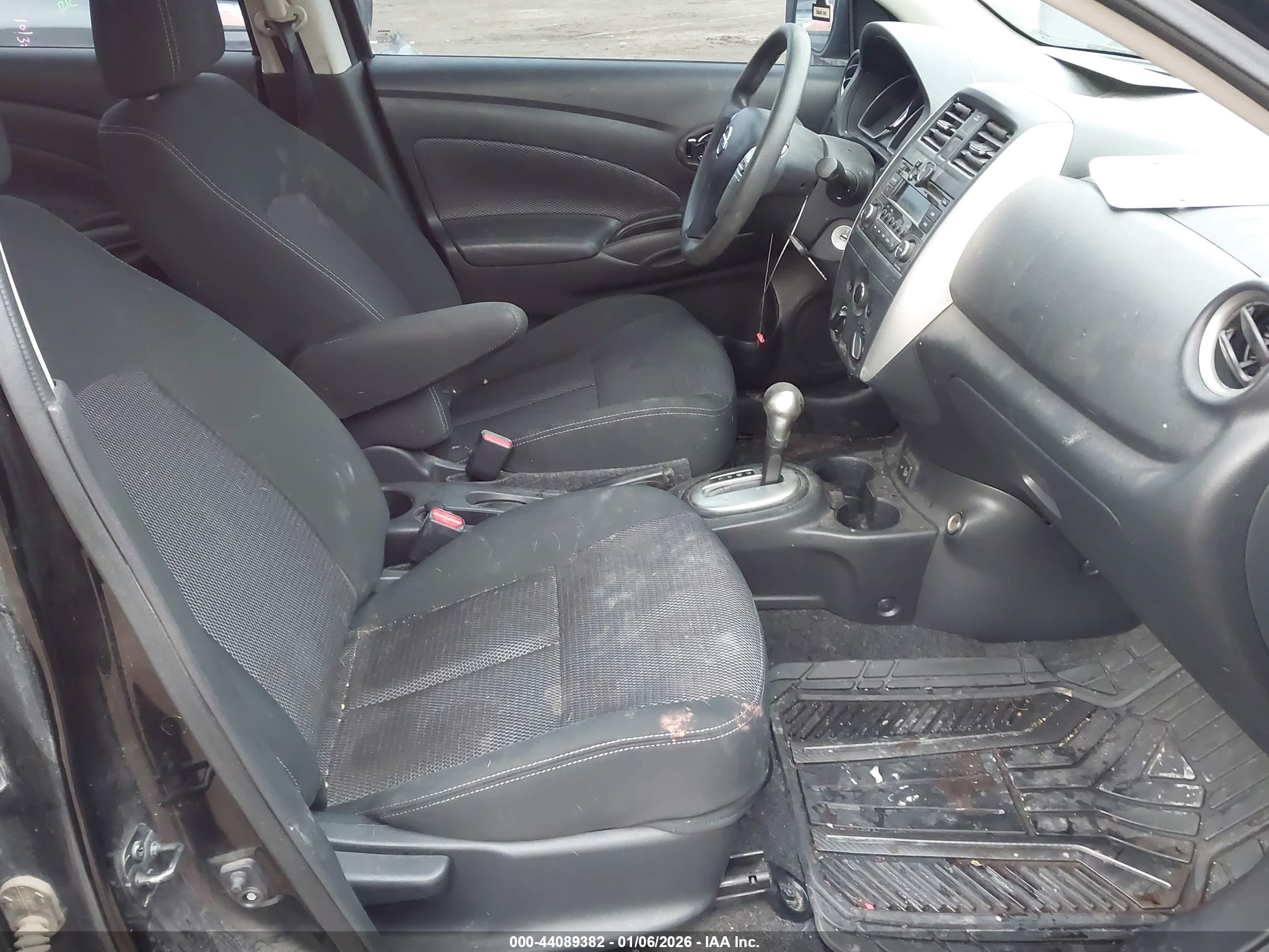 NISSAN VERSA image 5
