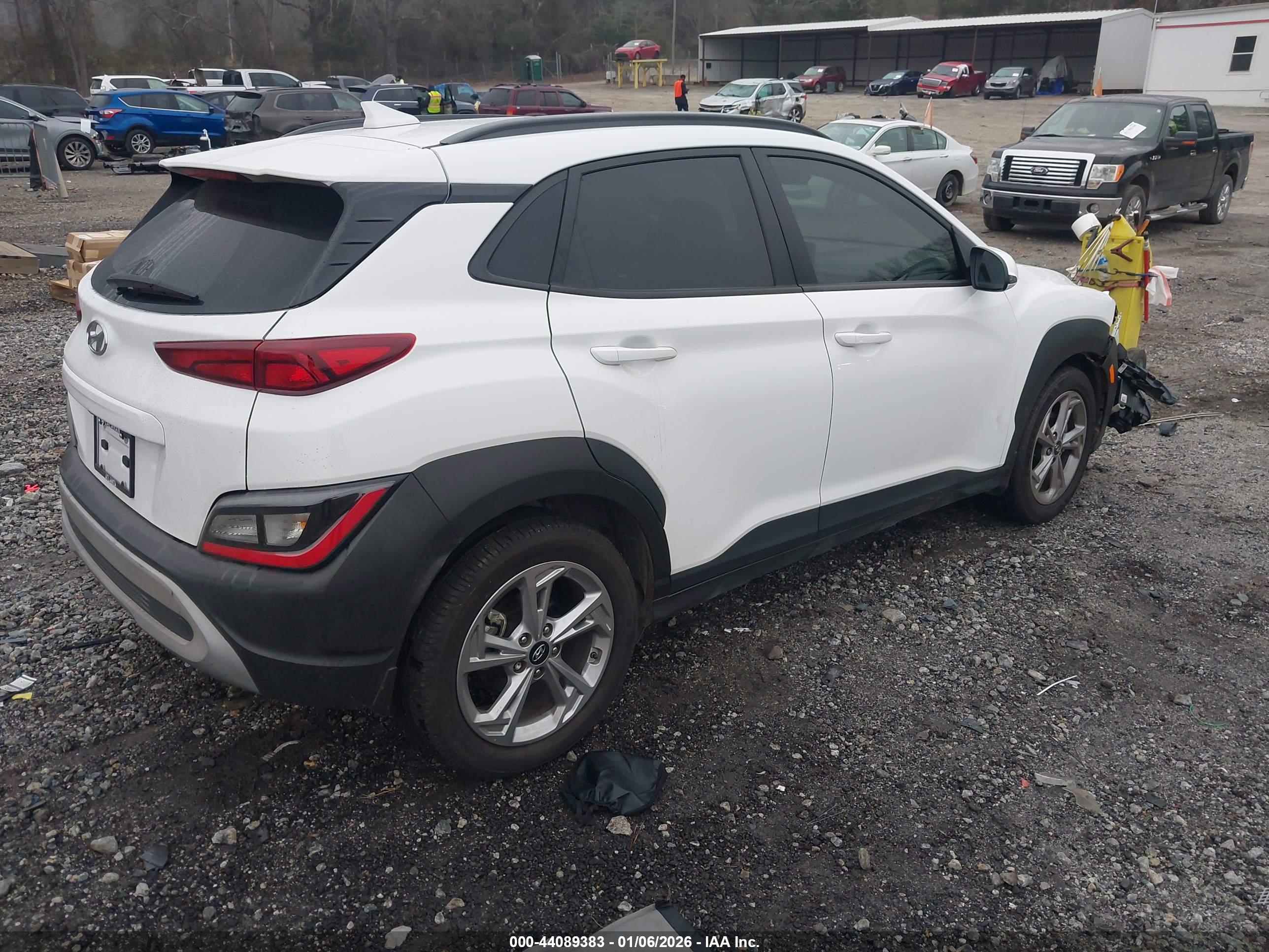 HYUNDAI KONA image 4
