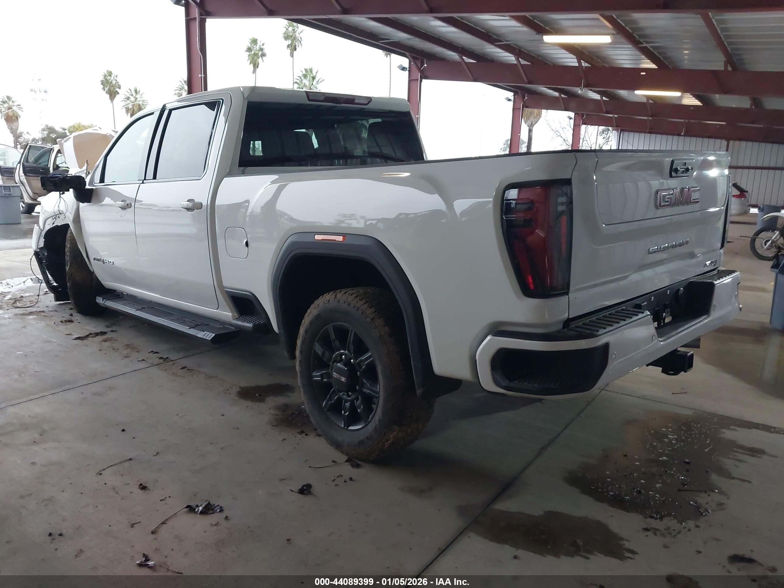 GMC SIERRA image 3