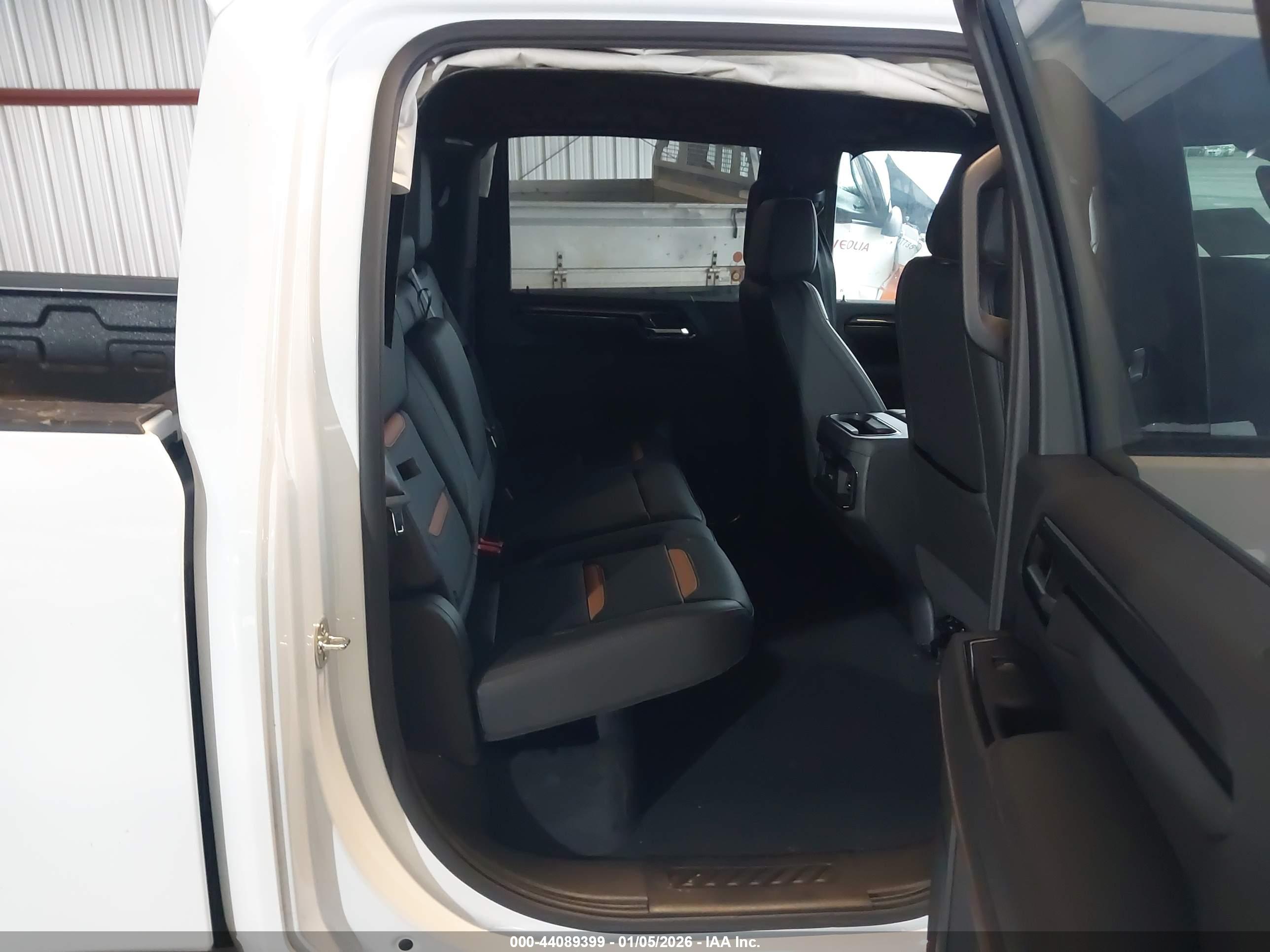 GMC SIERRA image 8