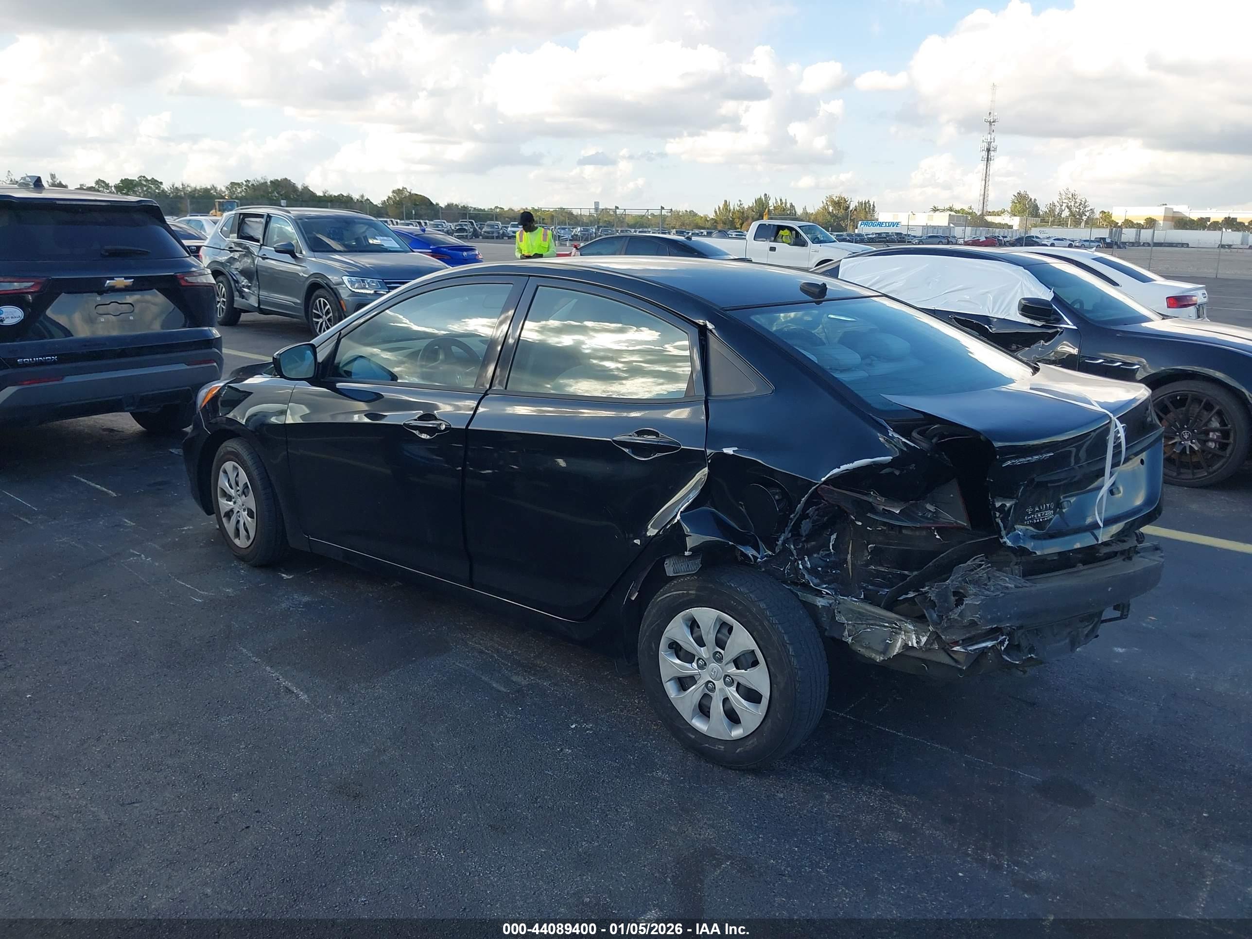 HYUNDAI ACCENT image 3