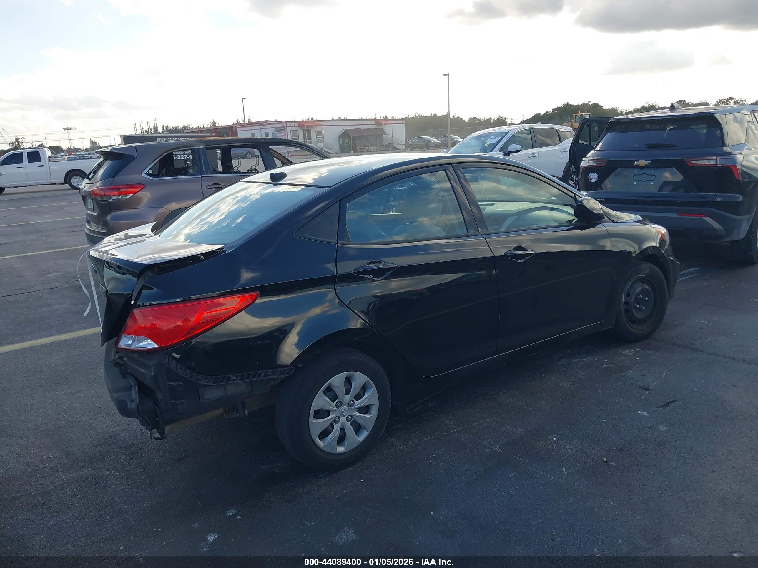 HYUNDAI ACCENT image 4