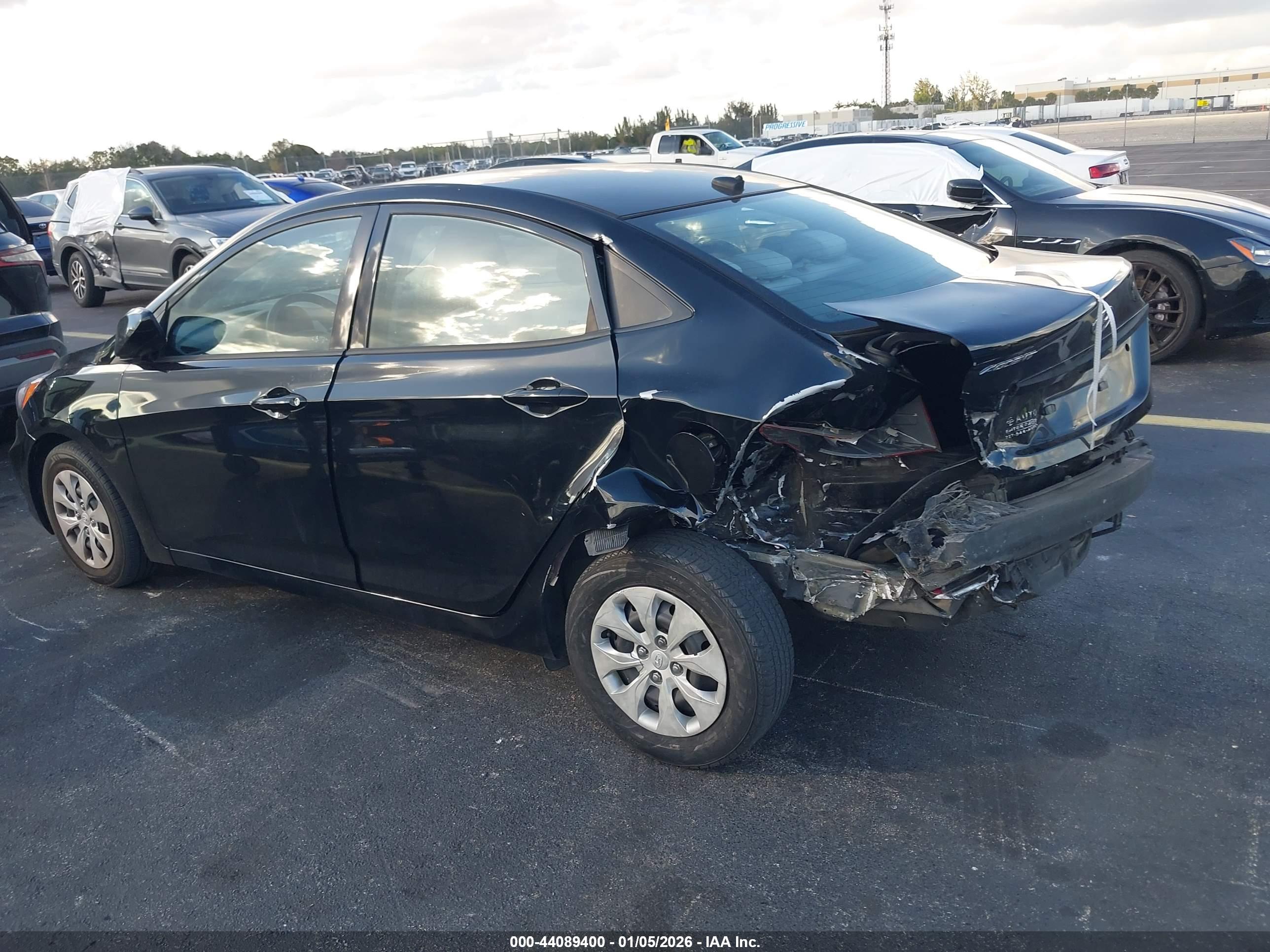 HYUNDAI ACCENT image 6