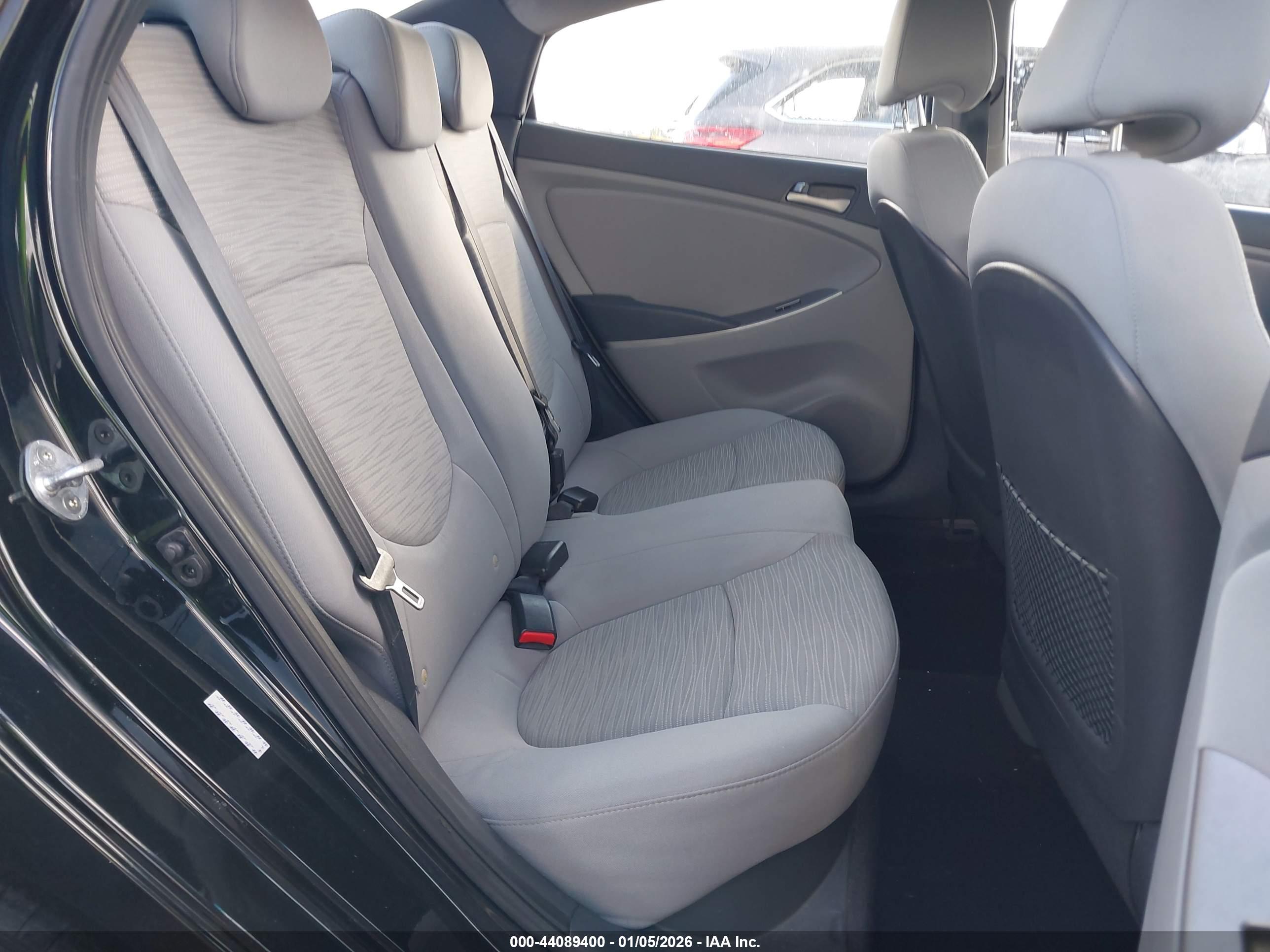 HYUNDAI ACCENT image 8