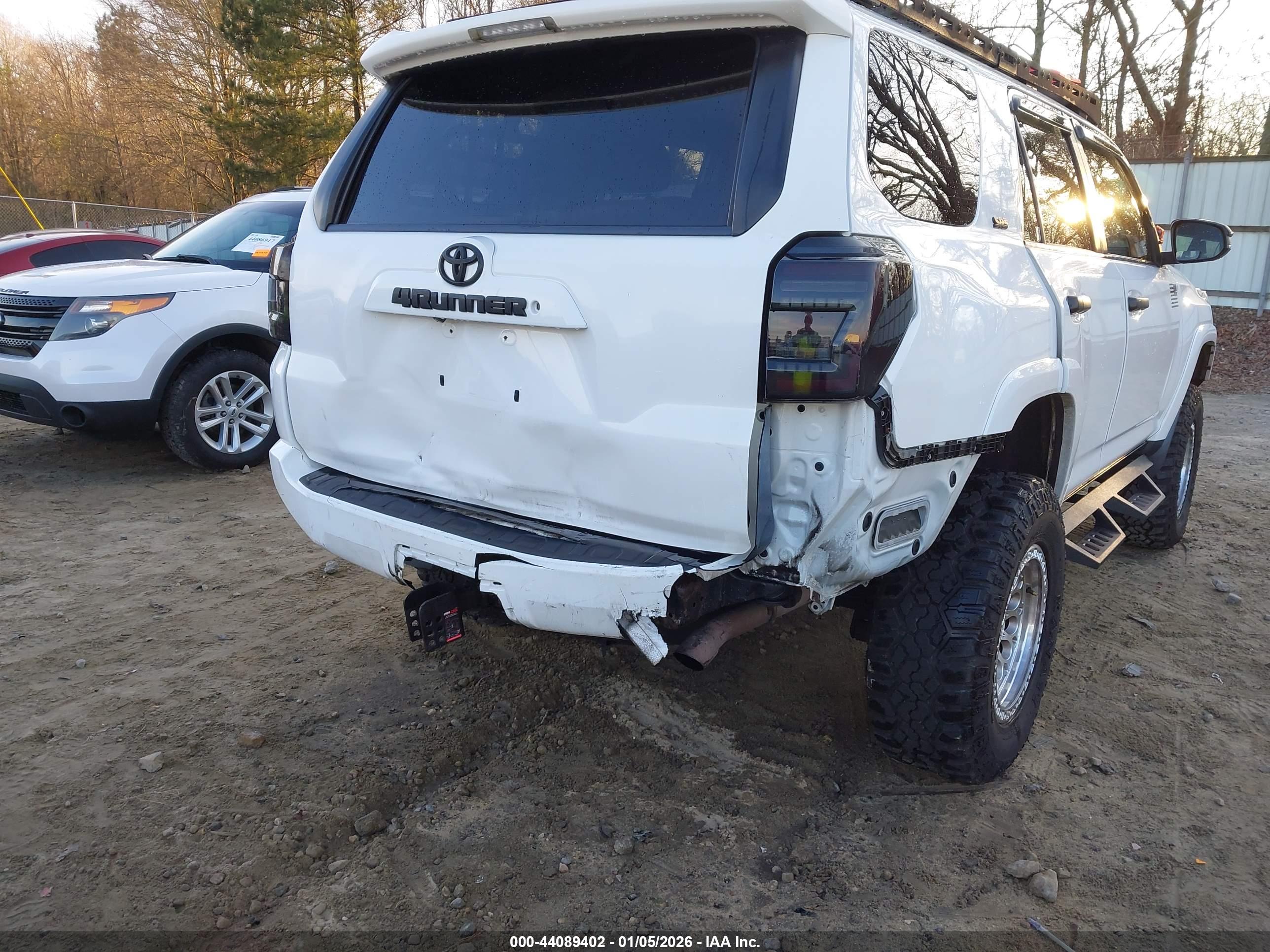 TOYOTA 4RUNNER image 6