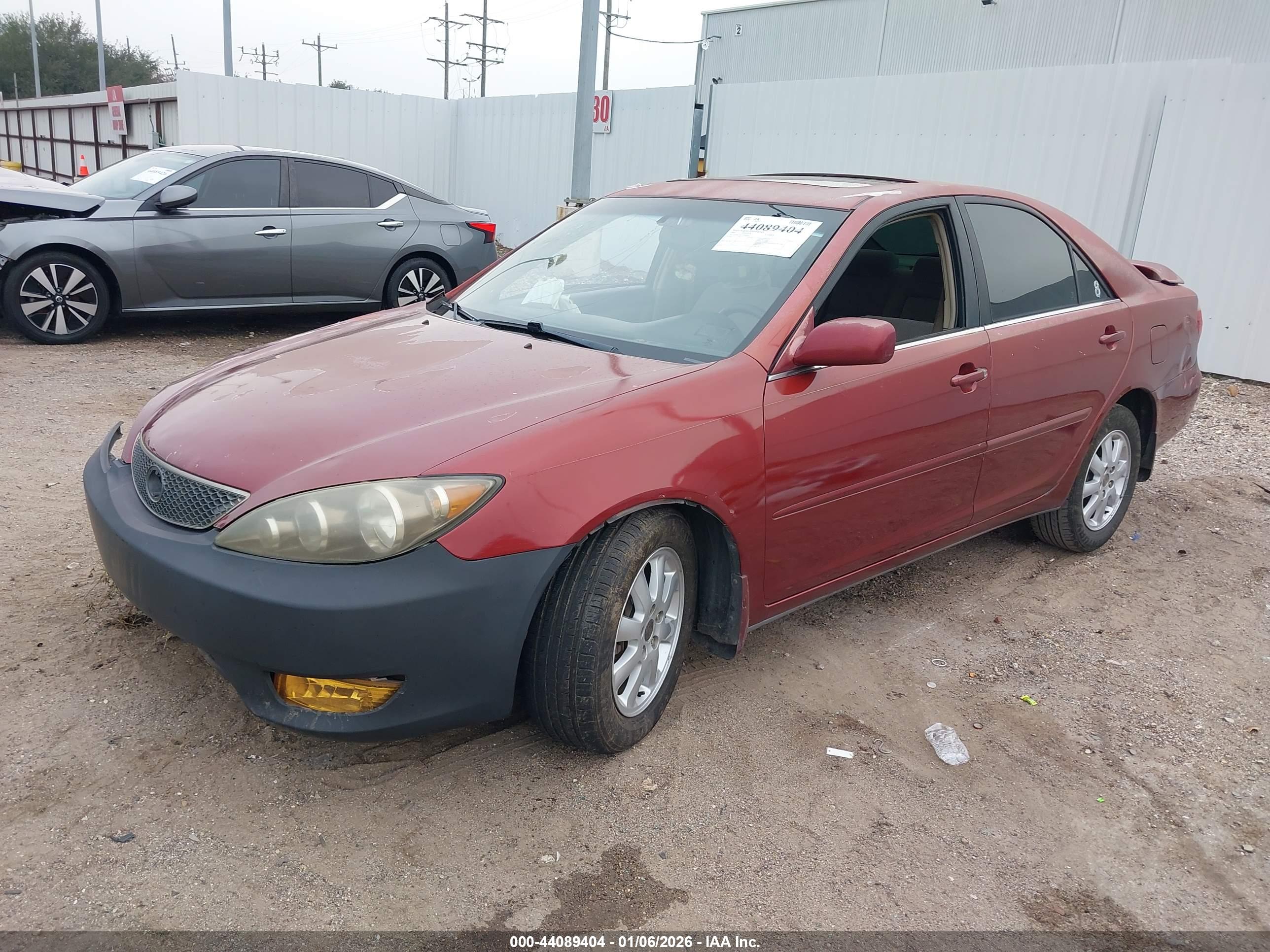 TOYOTA CAMRY image 2