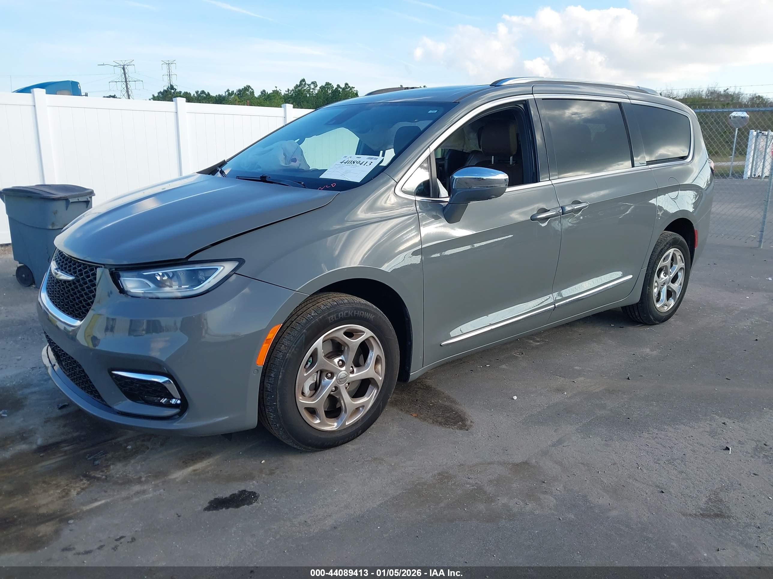 CHRYSLER PACIFICA image 2