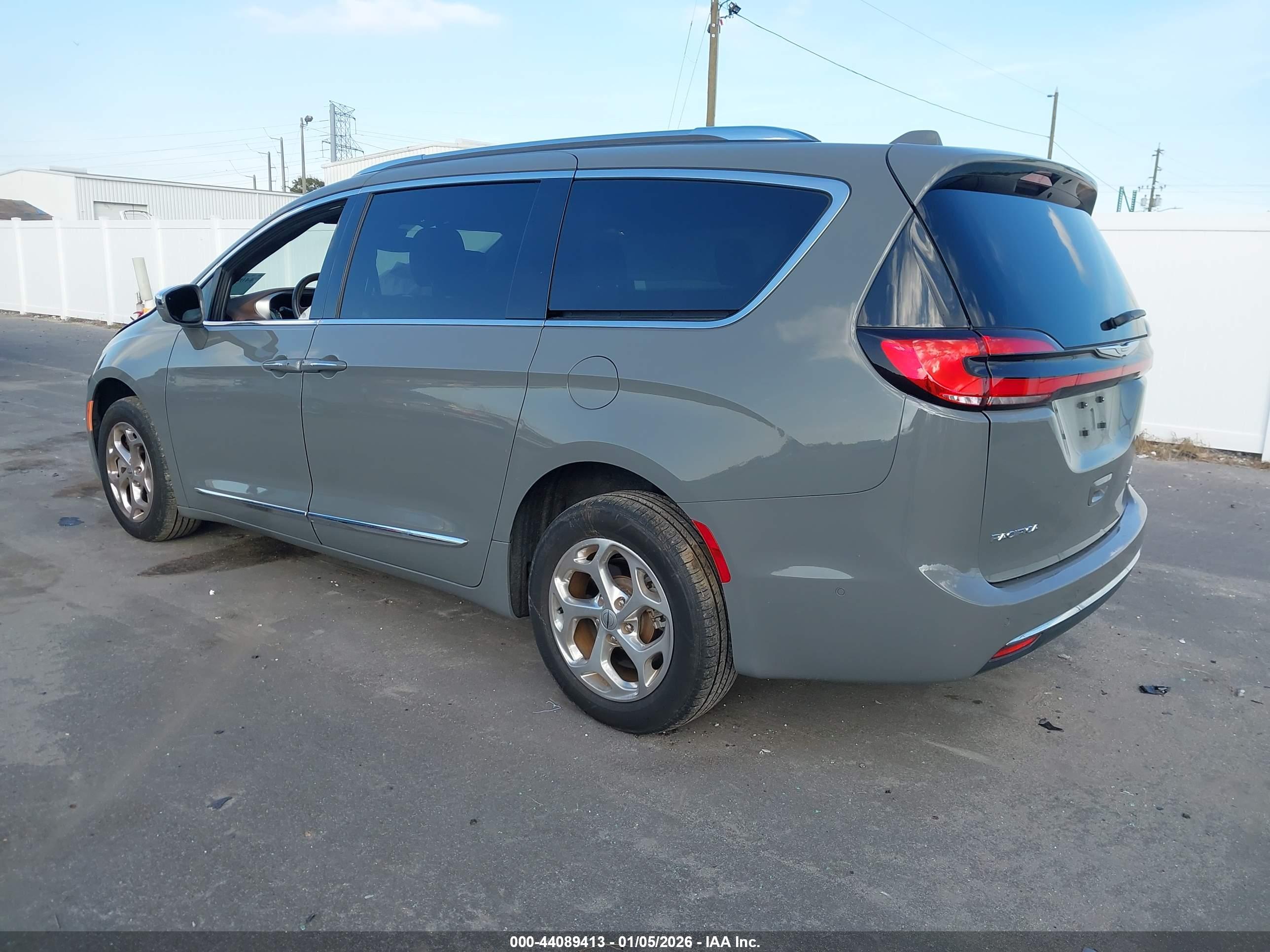 CHRYSLER PACIFICA image 3