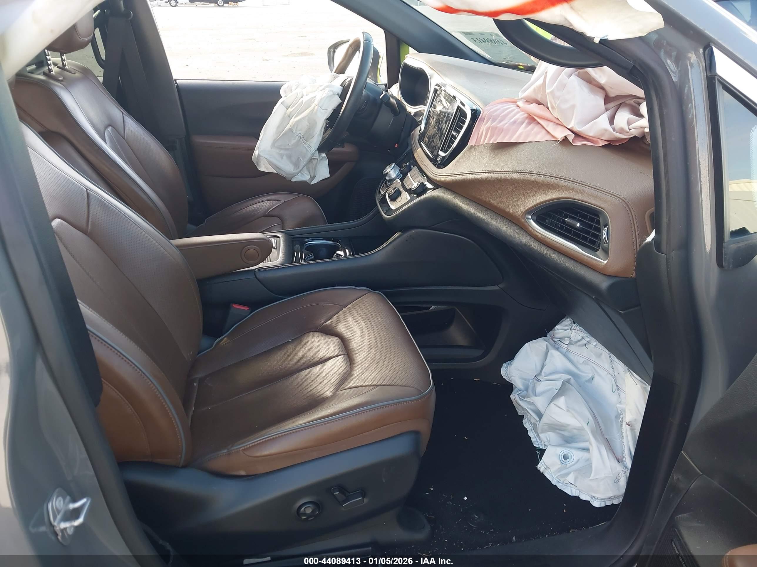 CHRYSLER PACIFICA image 5