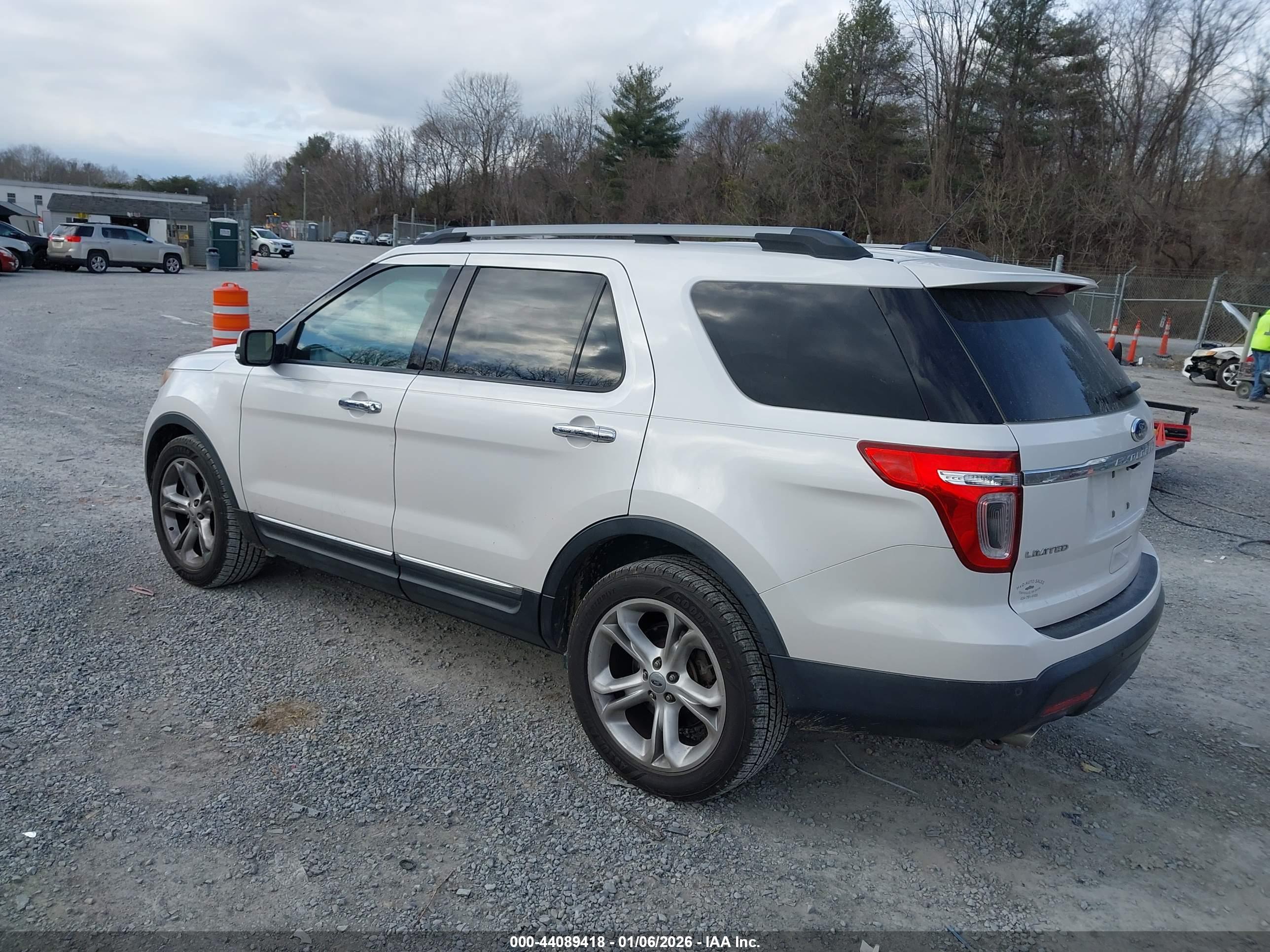 FORD EXPLORER image 3