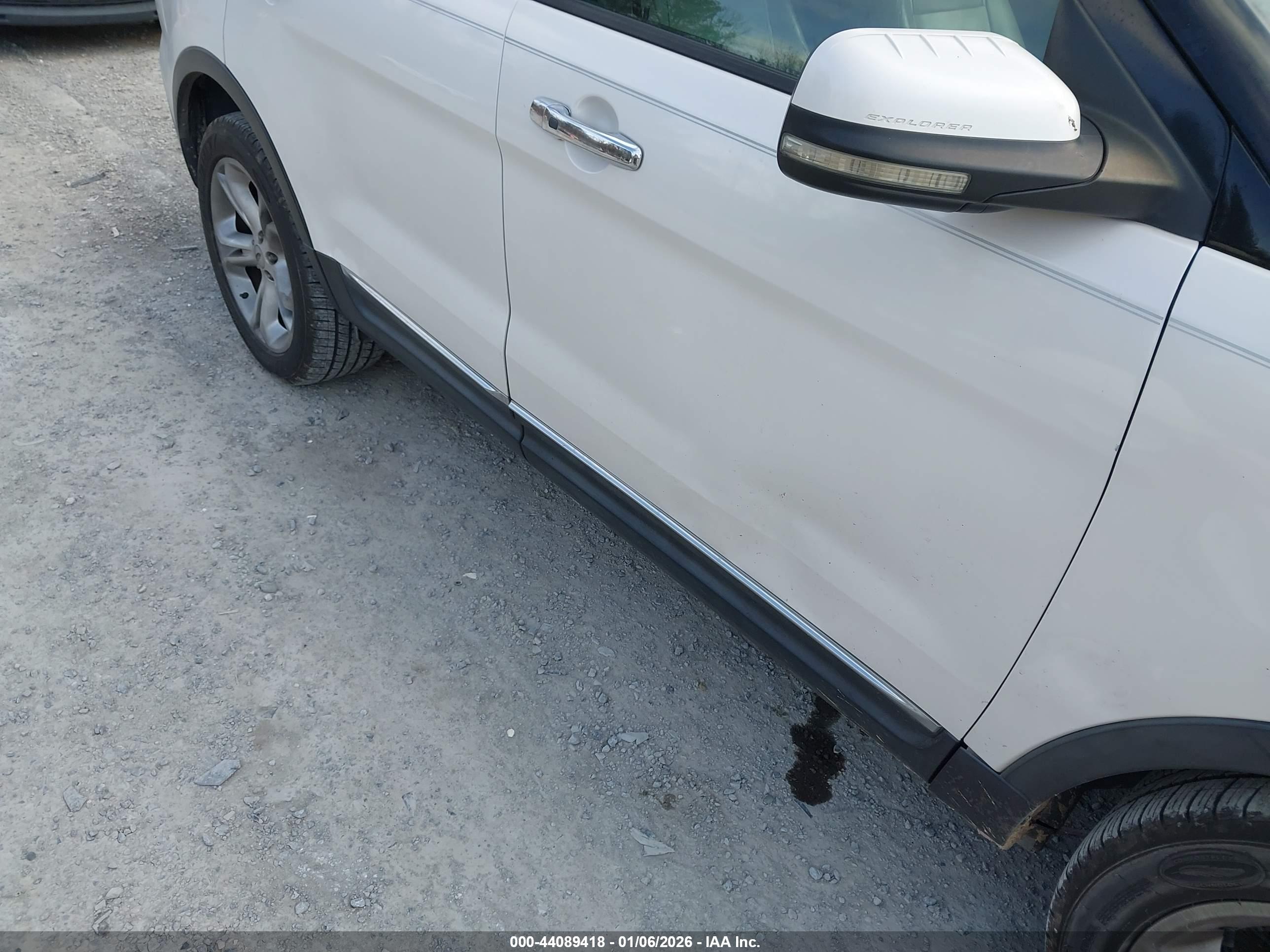 FORD EXPLORER image 6