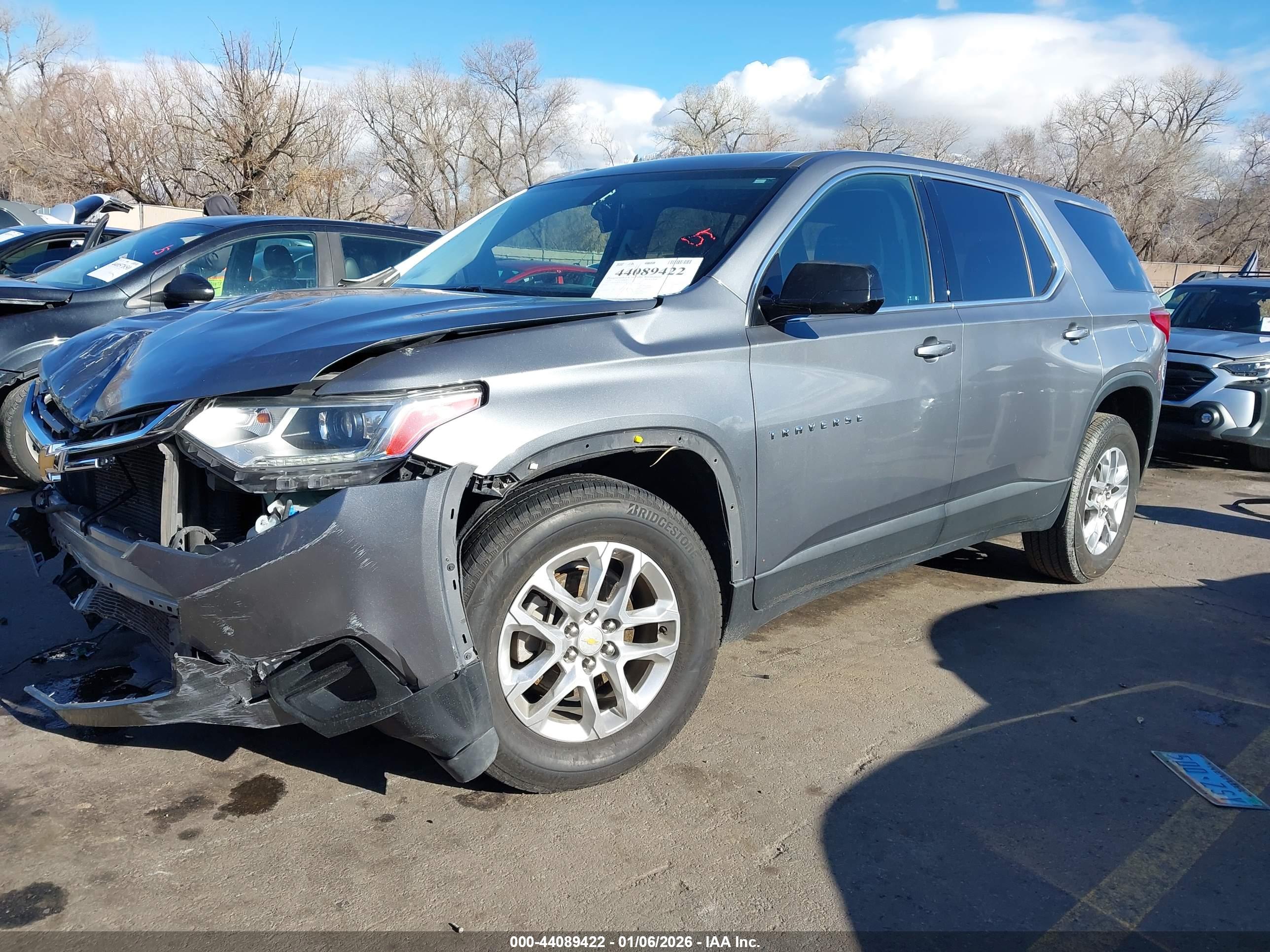 CHEVROLET TRAVERSE image 2